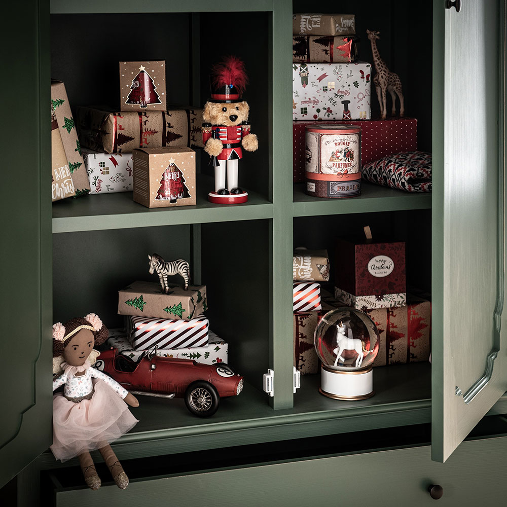 étagères décorées Noël en vert et rouge étagères décorées Noël en vert et rouge