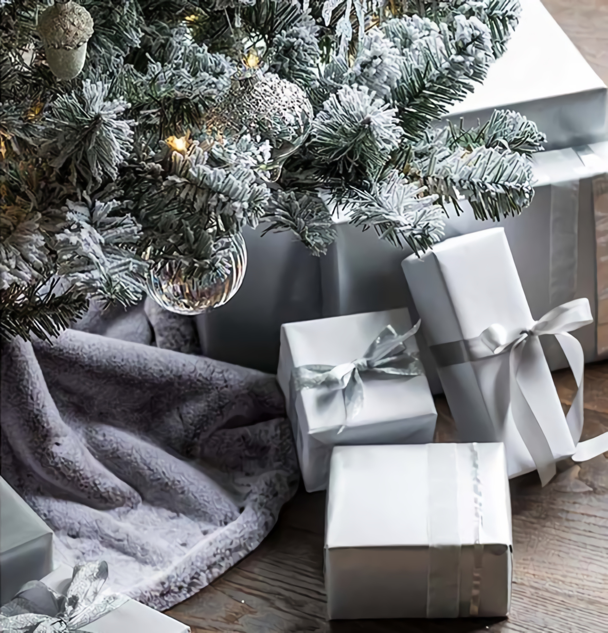 cadeaux sous sapin vert et blanc cadeaux sous sapin vert et blanc