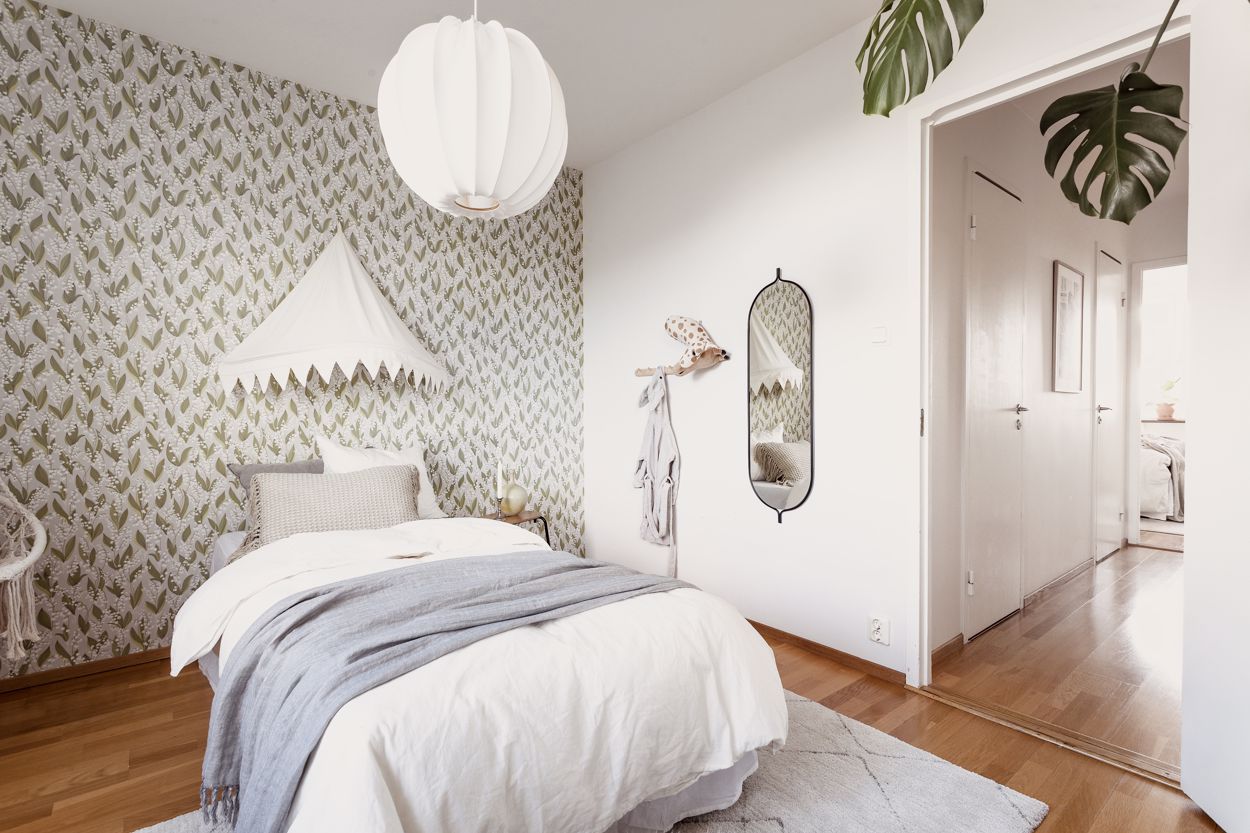 chambre avec papier-peint en tête de lit chambre avec papier-peint en tête de lit