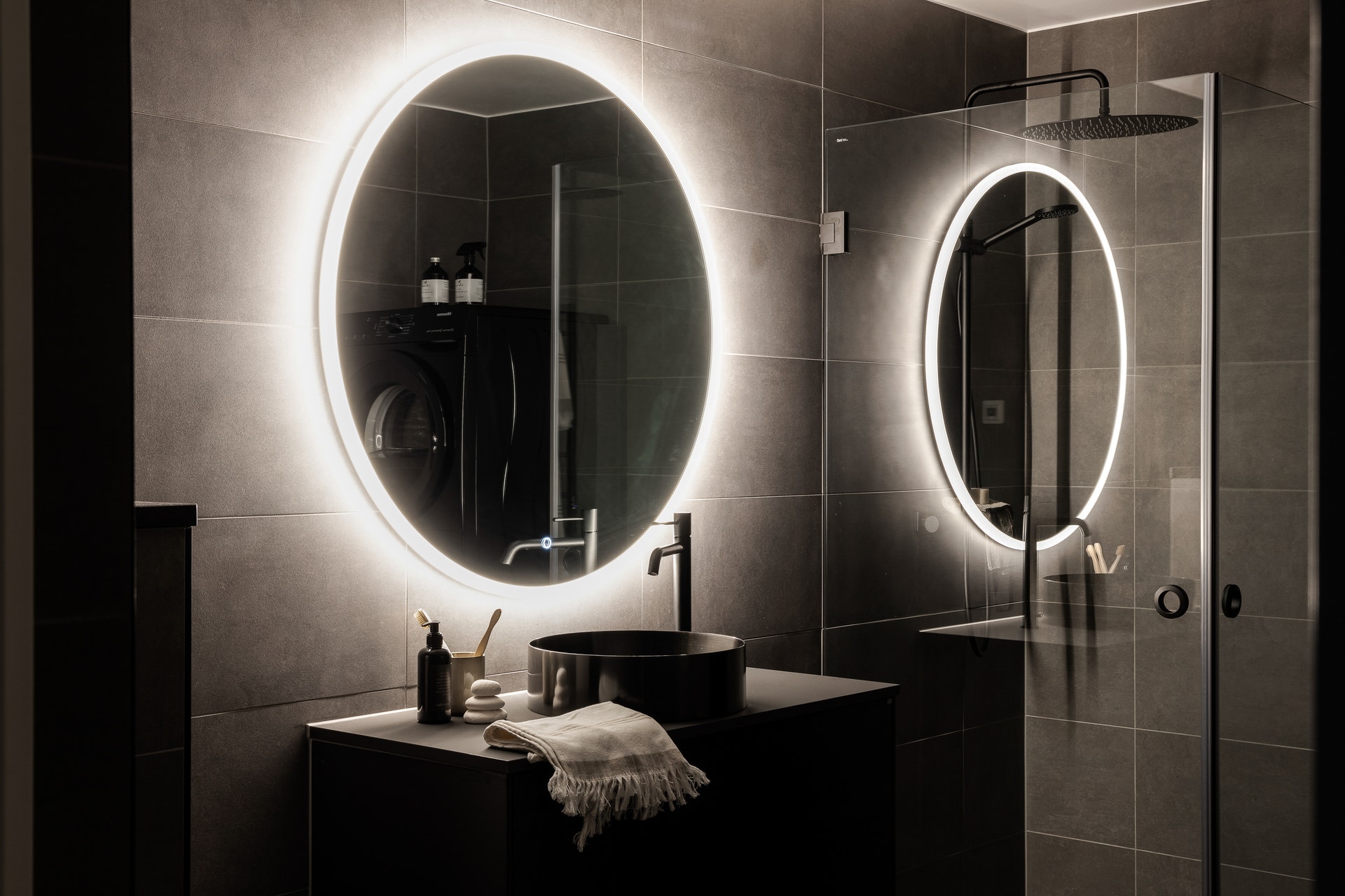 salle de bain vasque noire