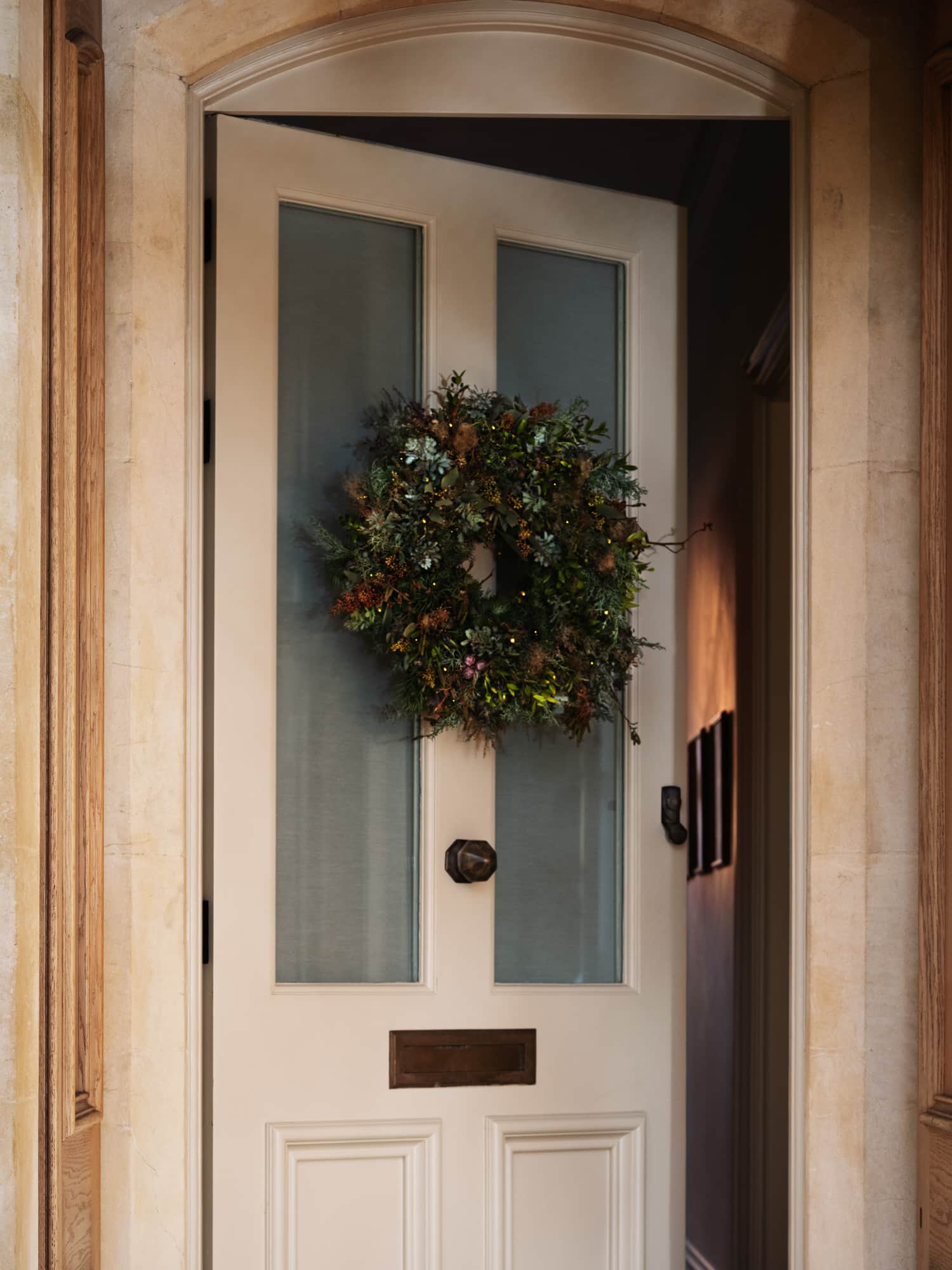 porte d porte d'entrée avec couronne Noël