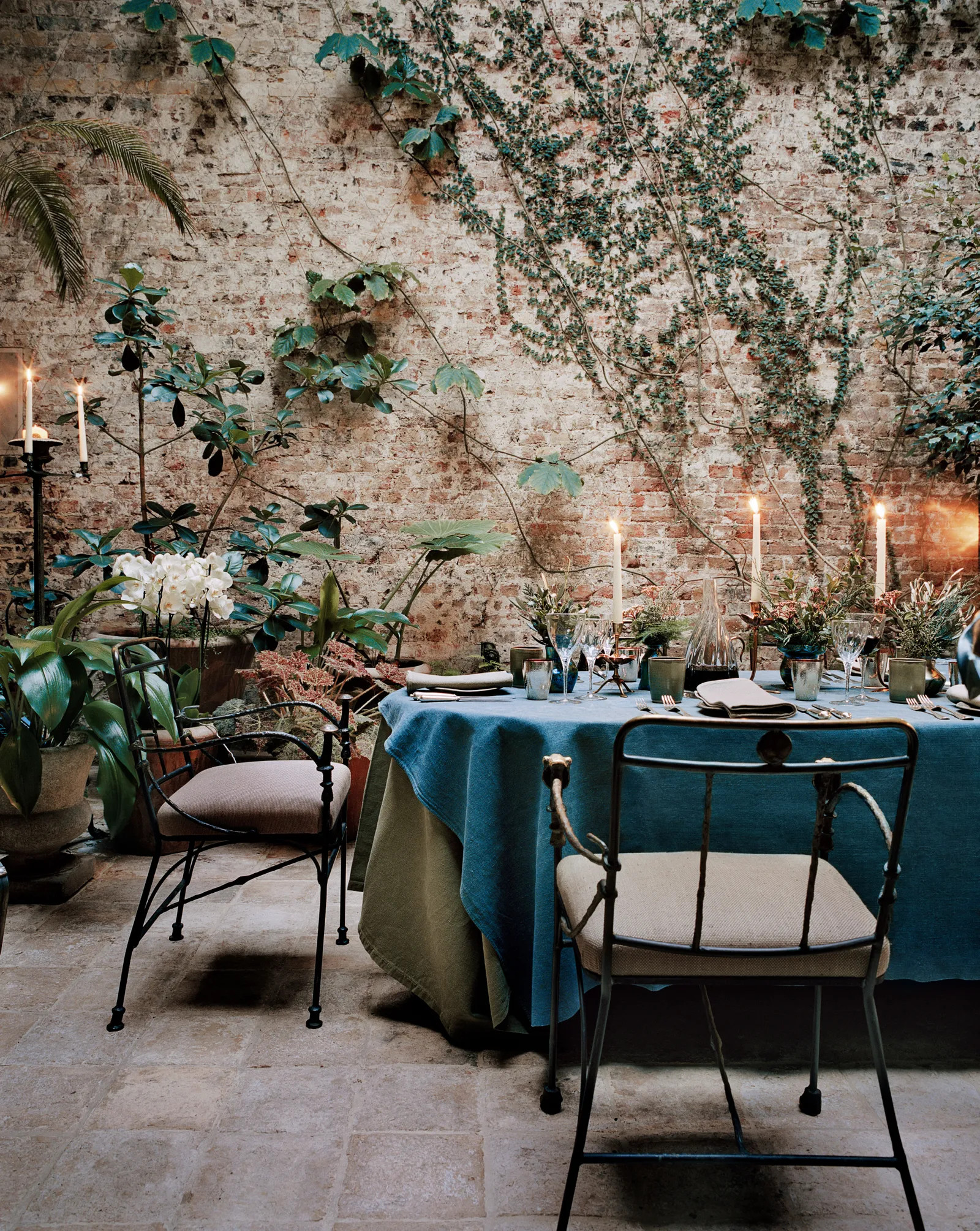 salle à manger d salle à manger d'extérieur murs en briques anciennes