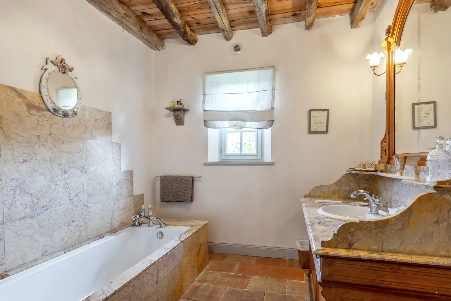salle de bain avec poutres salle de bain avec poutres