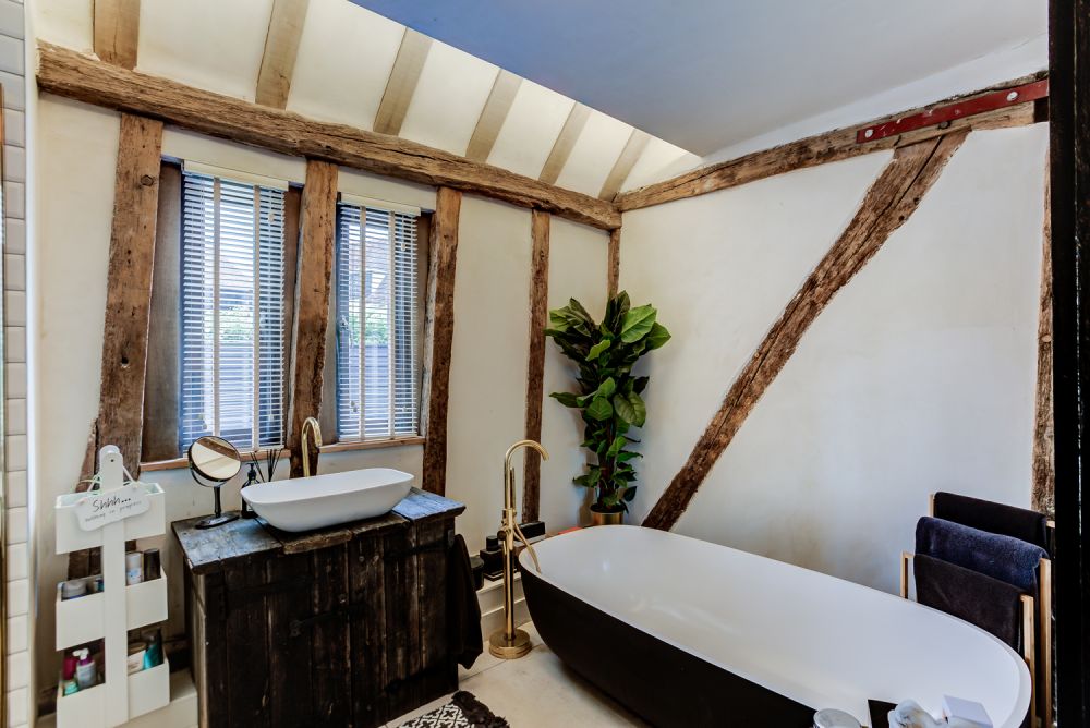 salle de bain avec poutres salle de bain avec poutres