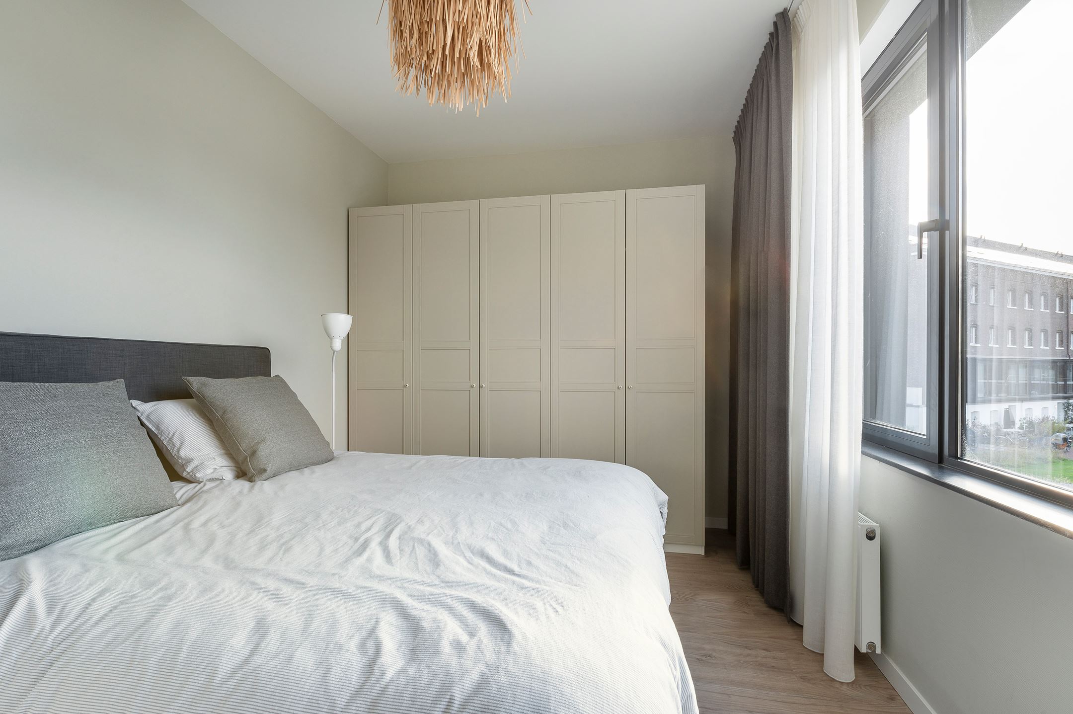chambre murs vert pâle