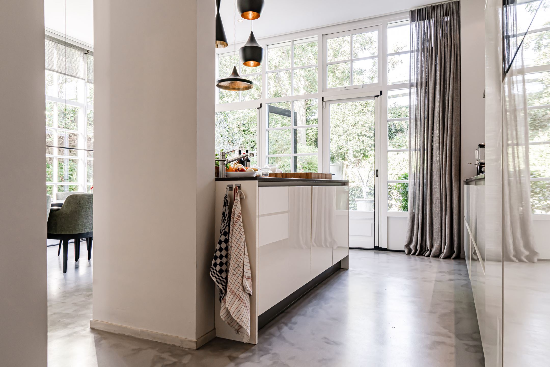 cuisine ouverte design laquée blanche cuisine ouverte design laquée blanche