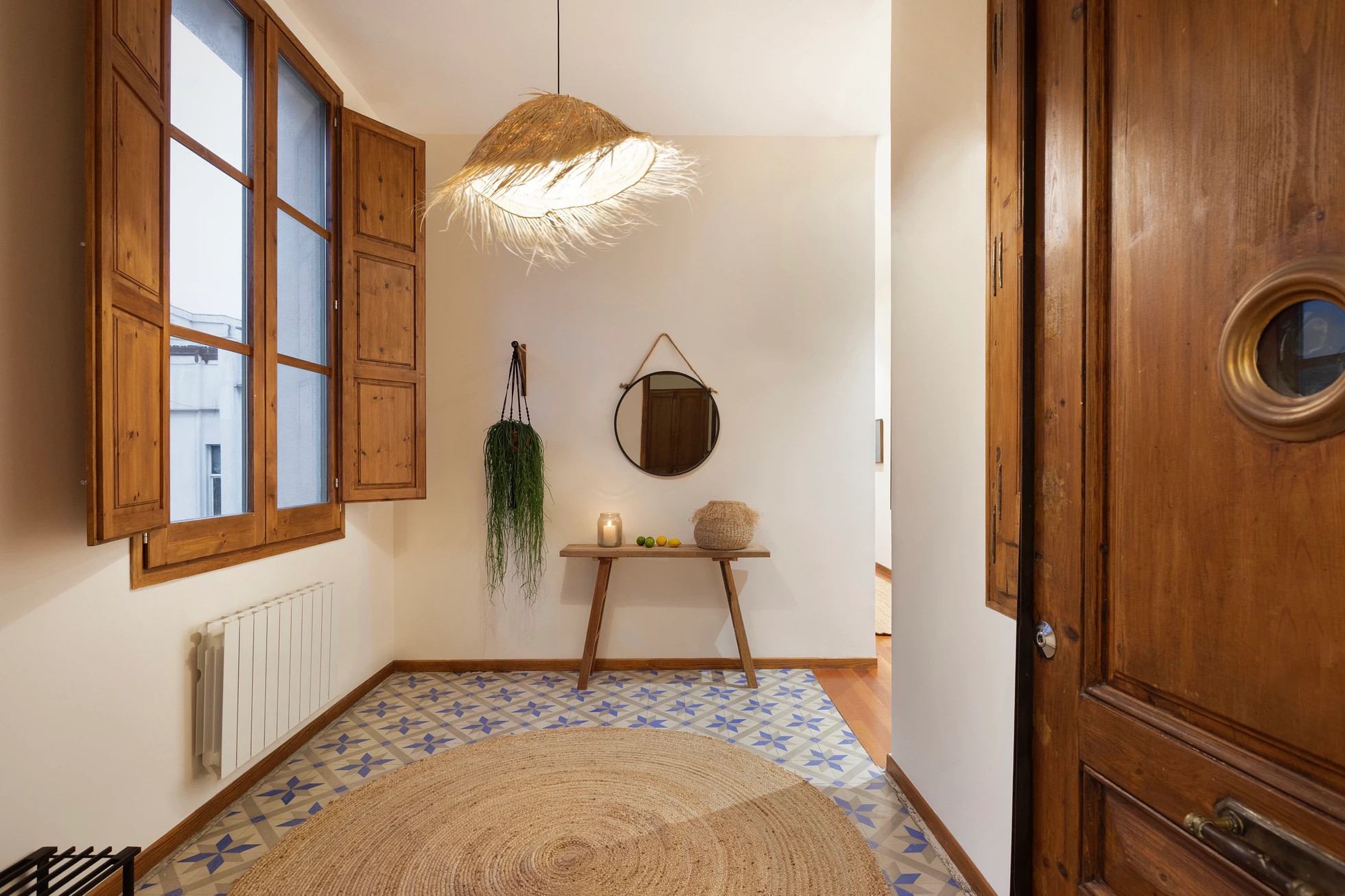 entrée avec carreaux de ciment anciens
