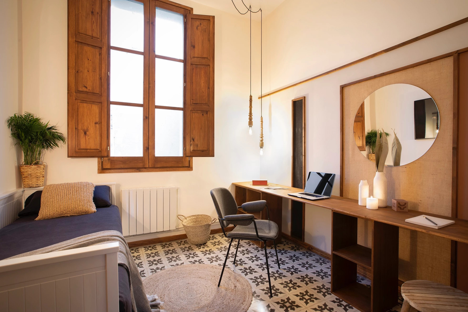 chambre avec bureau