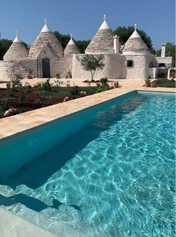façade trullo avec piscine façade trullo avec piscine