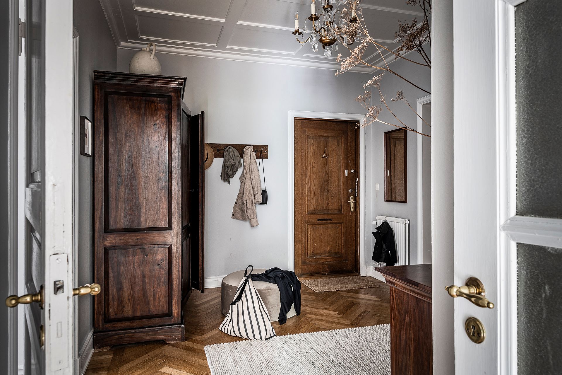 entrée avec parquet ancien entrée avec parquet ancien
