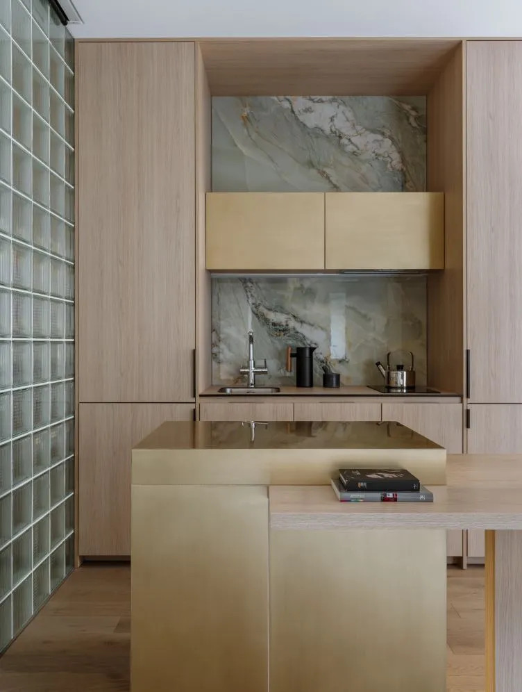 cuisine design bois clair et marbre