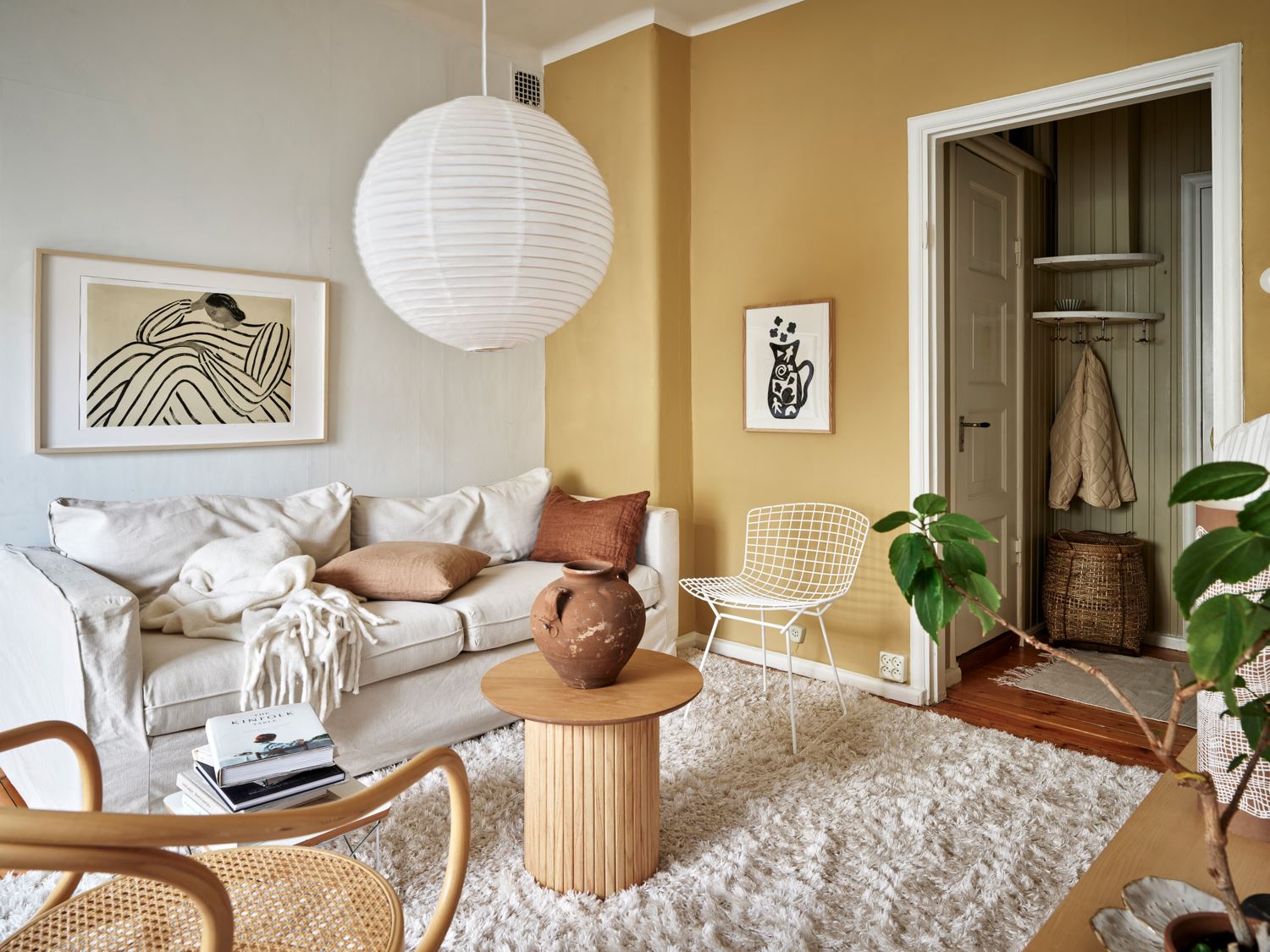salon décoration scandinave avec mur jaune salon décoration scandinave avec mur jaune