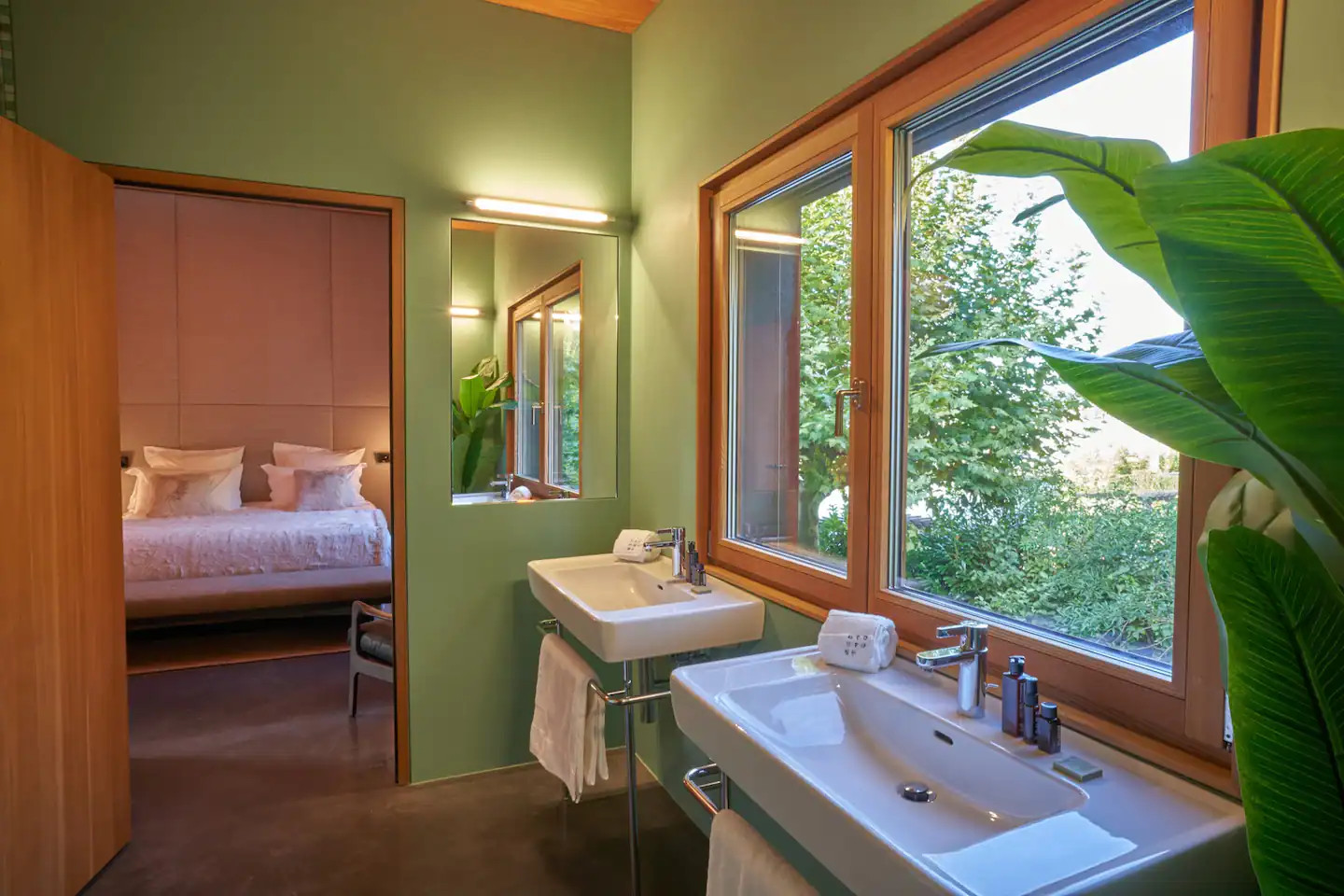 salle de bain murs verts