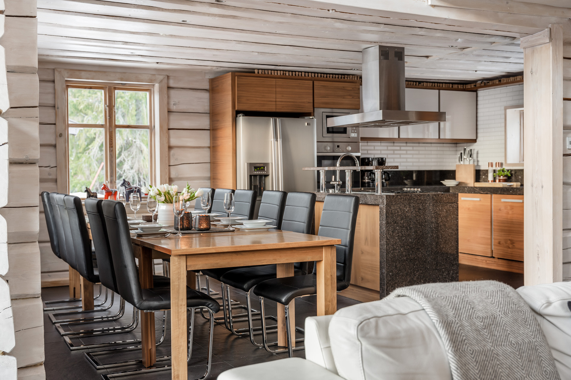salle à manger et cuisine ouverte chalet contemporain salle à manger et cuisine ouverte chalet contemporain