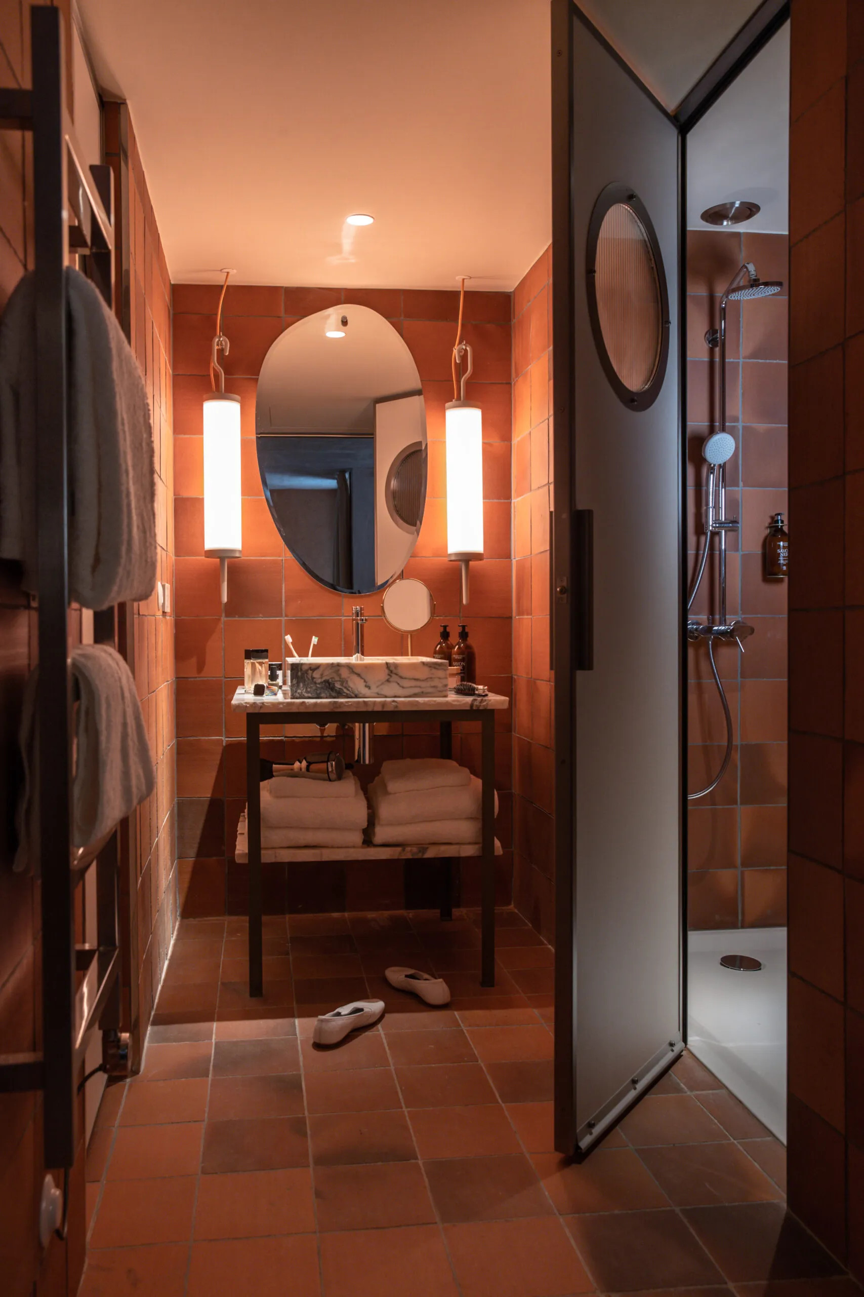 salle de bain couleur terracotta