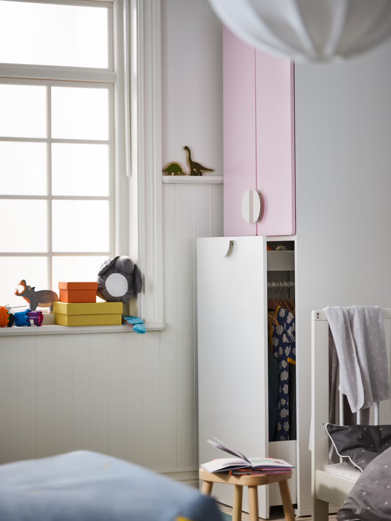 chambre d chambre d'enfant avec rangements