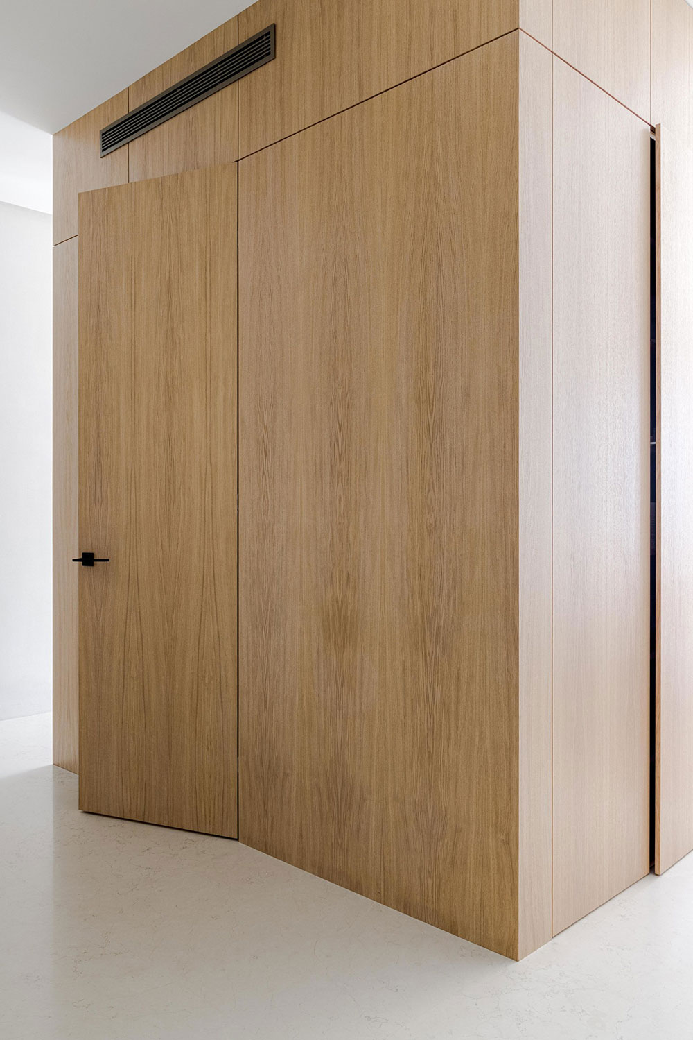 entrée avec placard bois