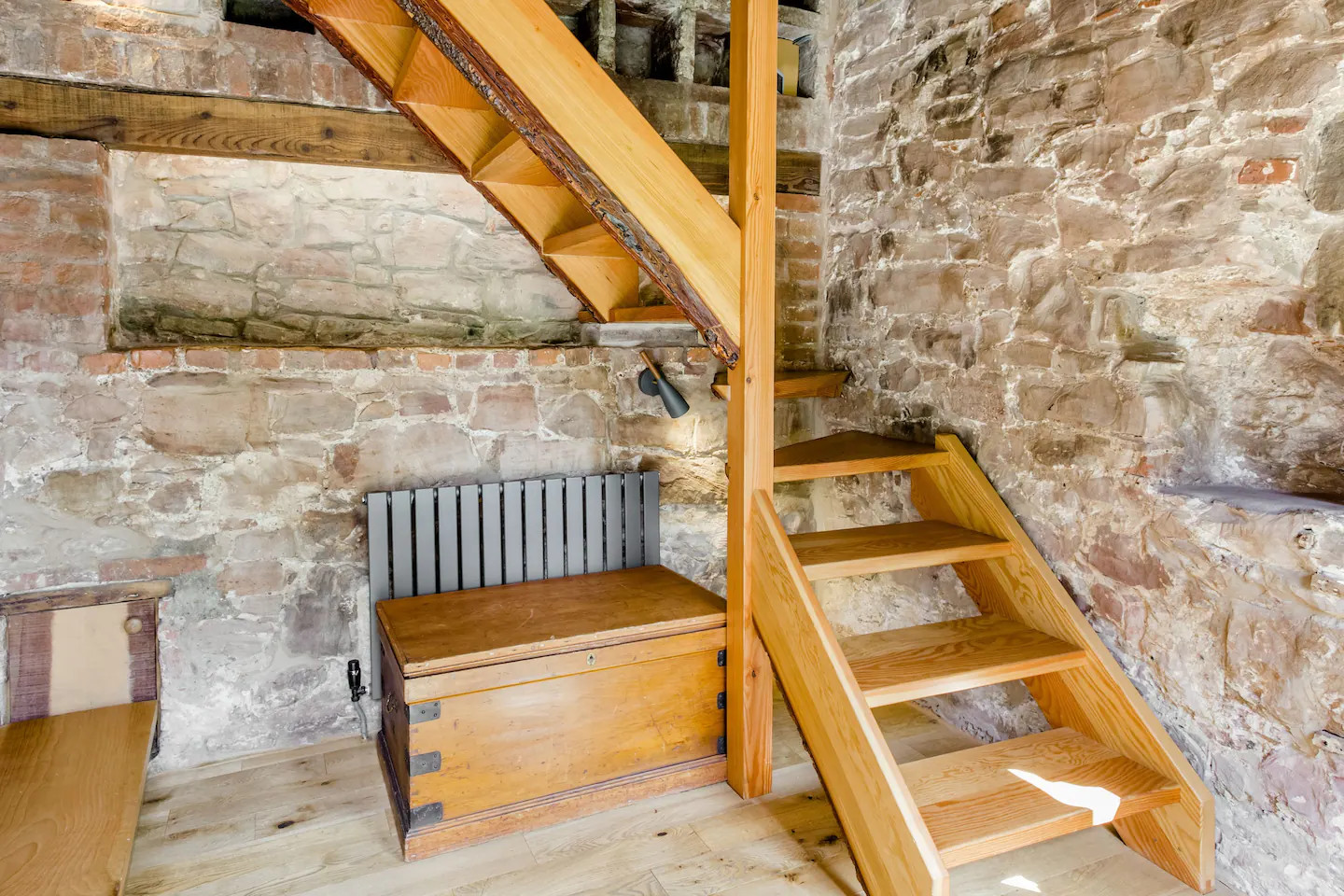 escalier bois maison en pierres rénovée escalier bois maison en pierres rénovée