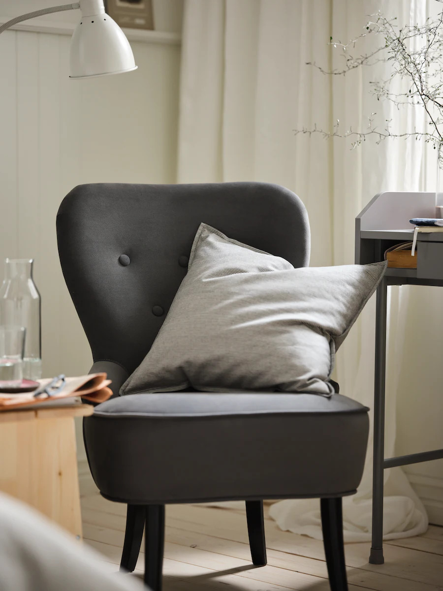 fauteuil gris dans chambre fauteuil gris dans chambre