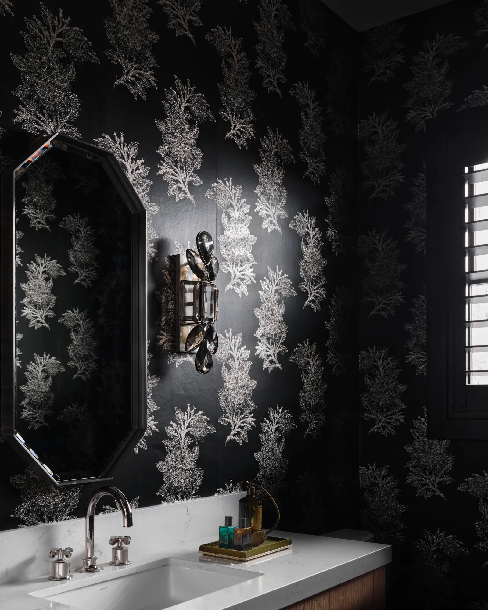 salle de bain design noir et baroque salle de bain design noir et baroque