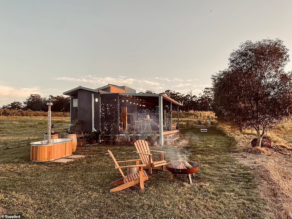 façade tiny house