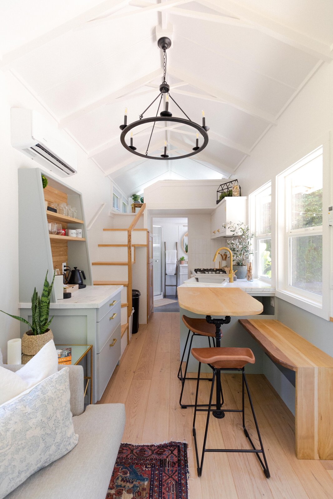 cuisine et chambre en mezzanine mini maison
