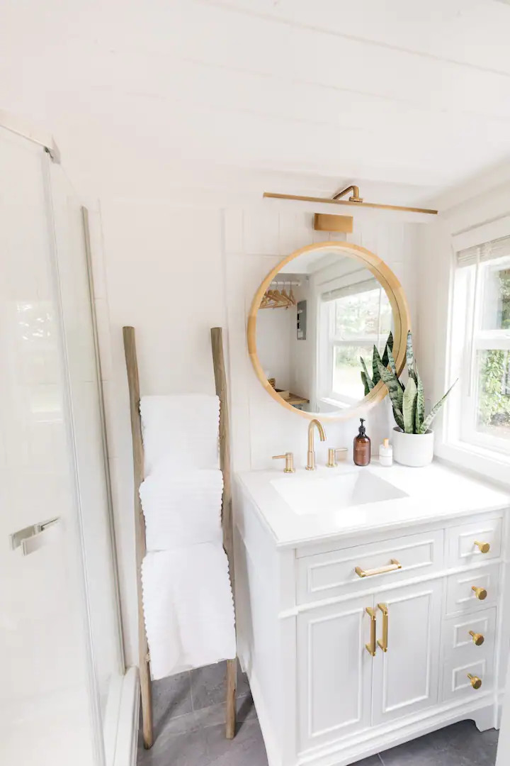 salle de bain blanche