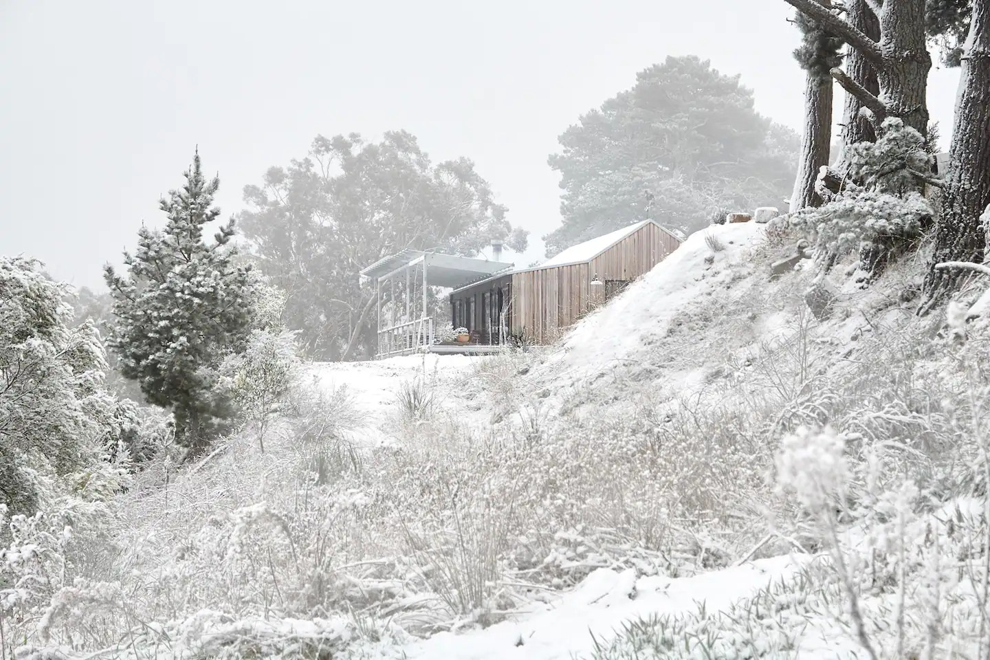 maison en bois dans la neige maison en bois dans la neige
