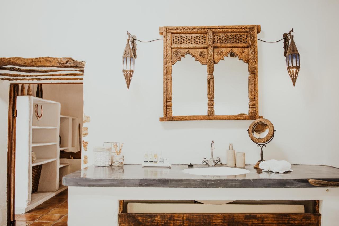 salle de bain ancienne ferme rénovée Ibiza salle de bain ancienne ferme rénovée Ibiza