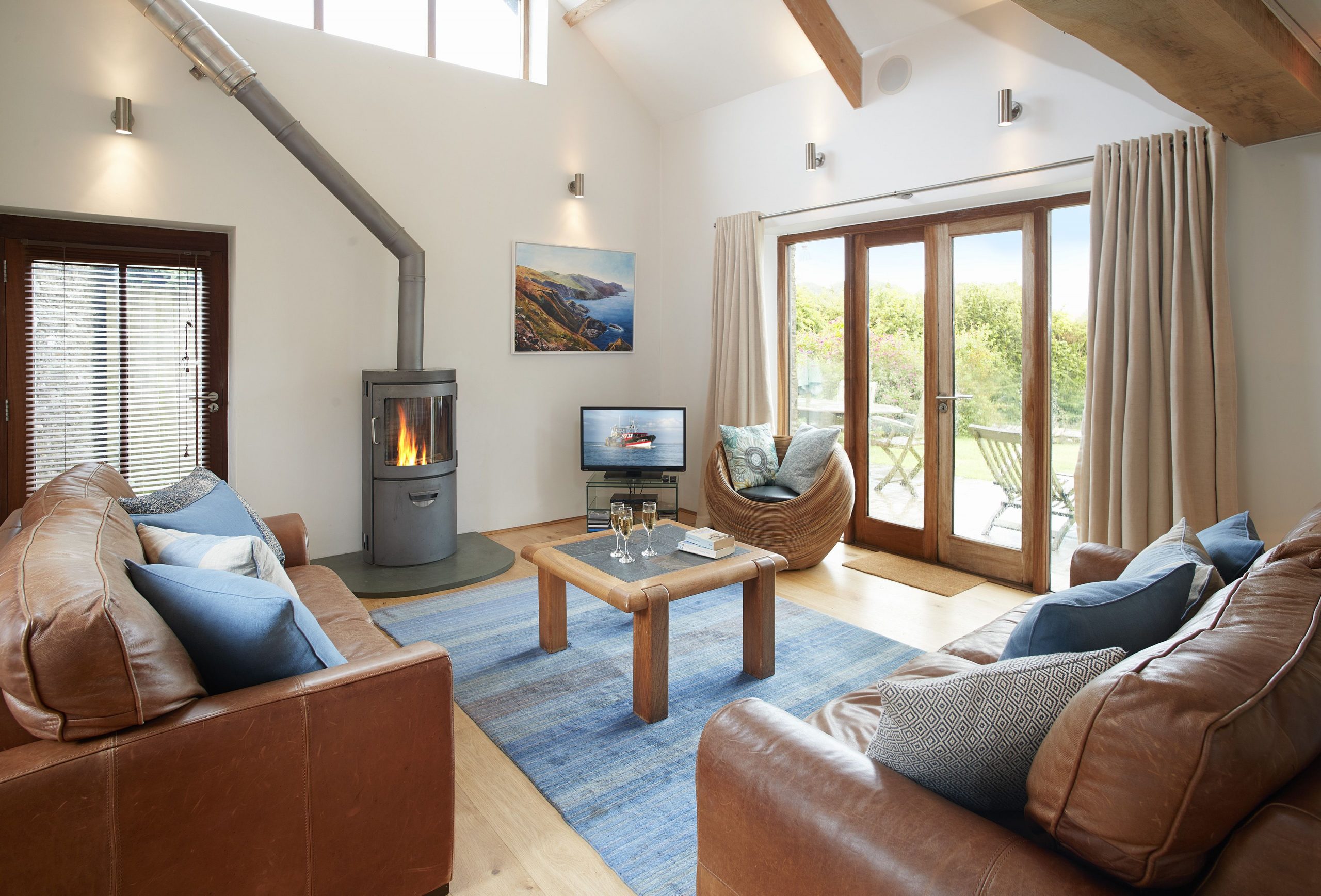 salon avec poêle maison en pierres rénovée salon avec poêle maison en pierres rénovée