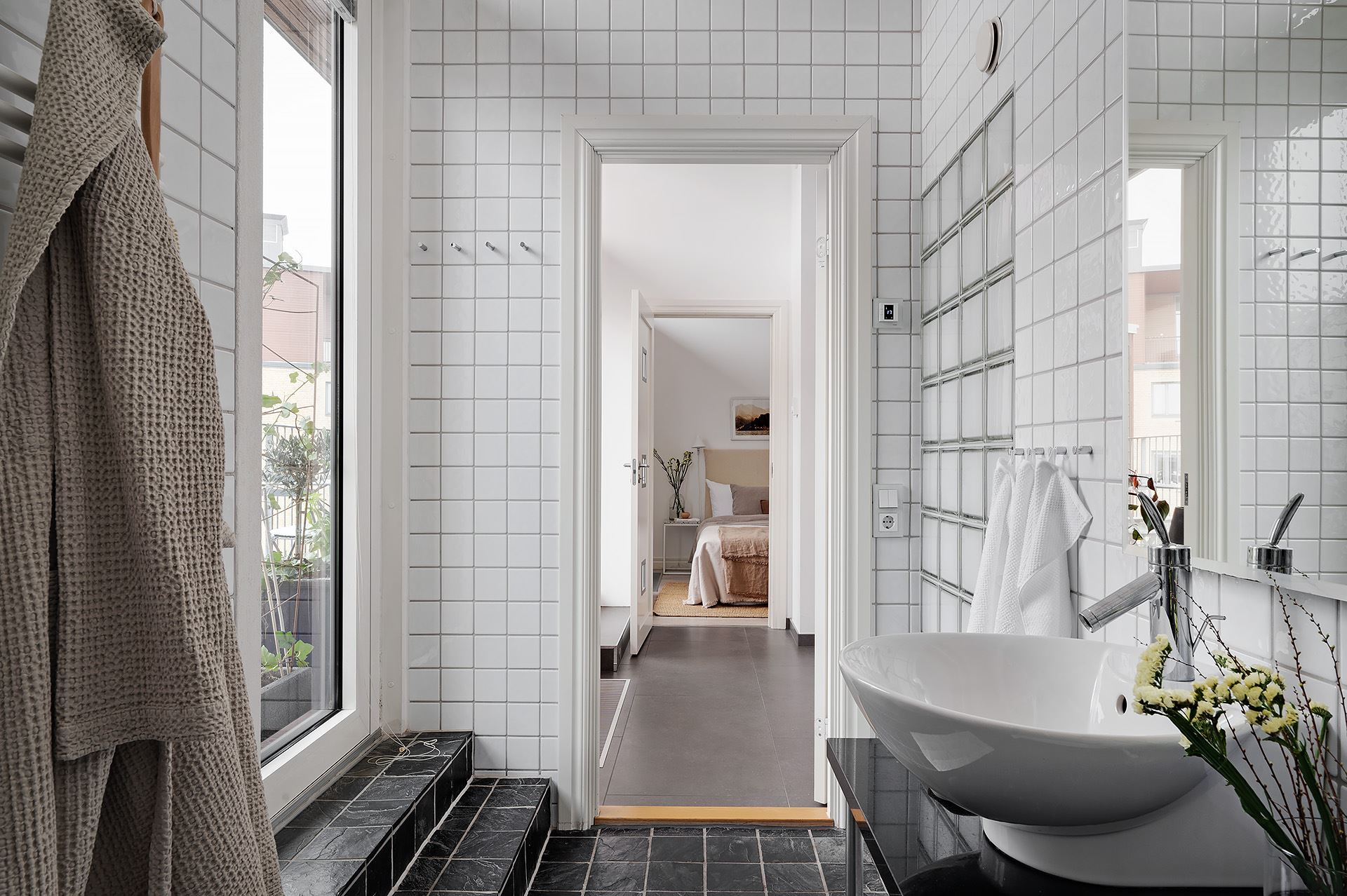 salle de bain carrelage blanc