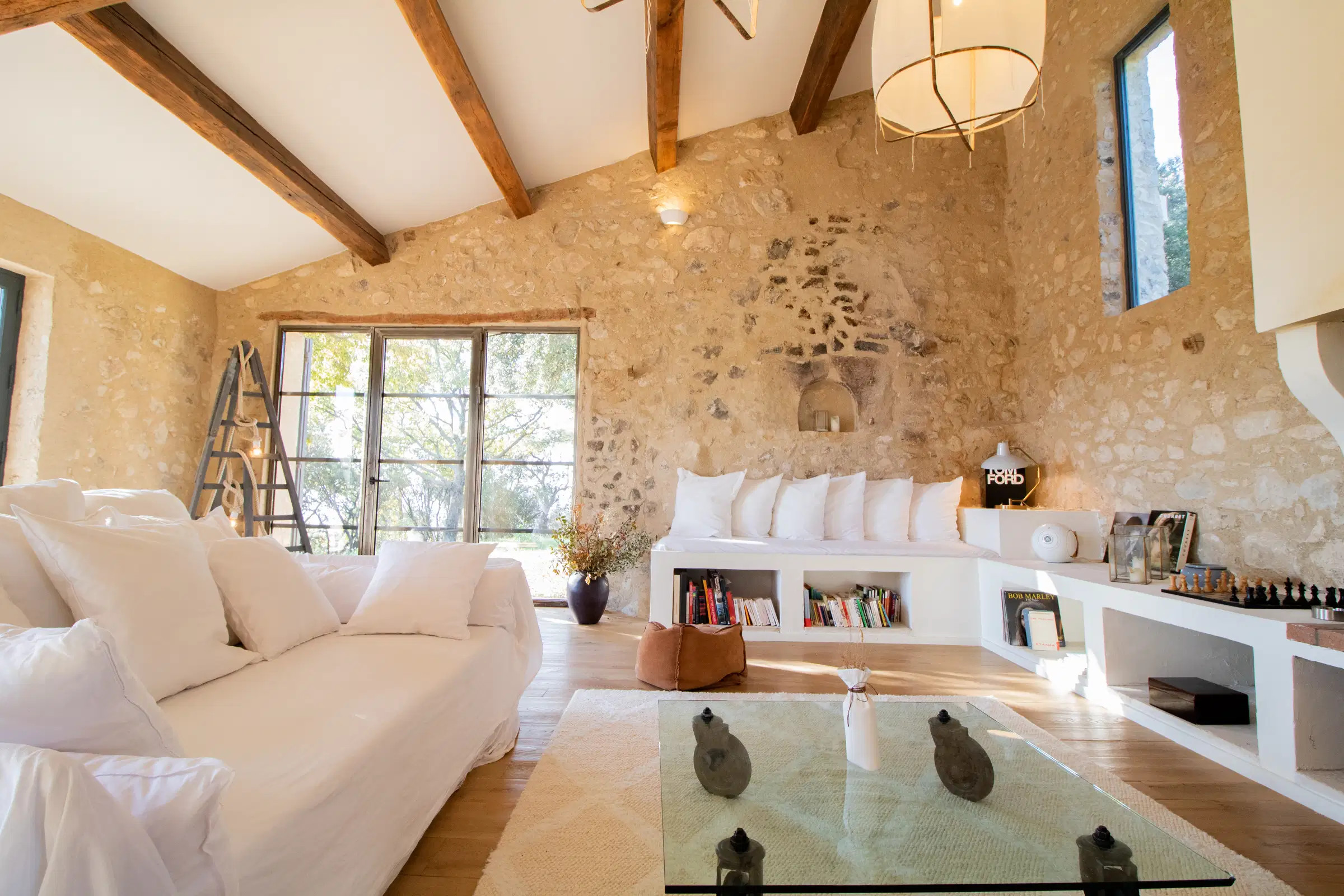 salon maison en pierres rénovée Provence salon maison en pierres rénovée Provence