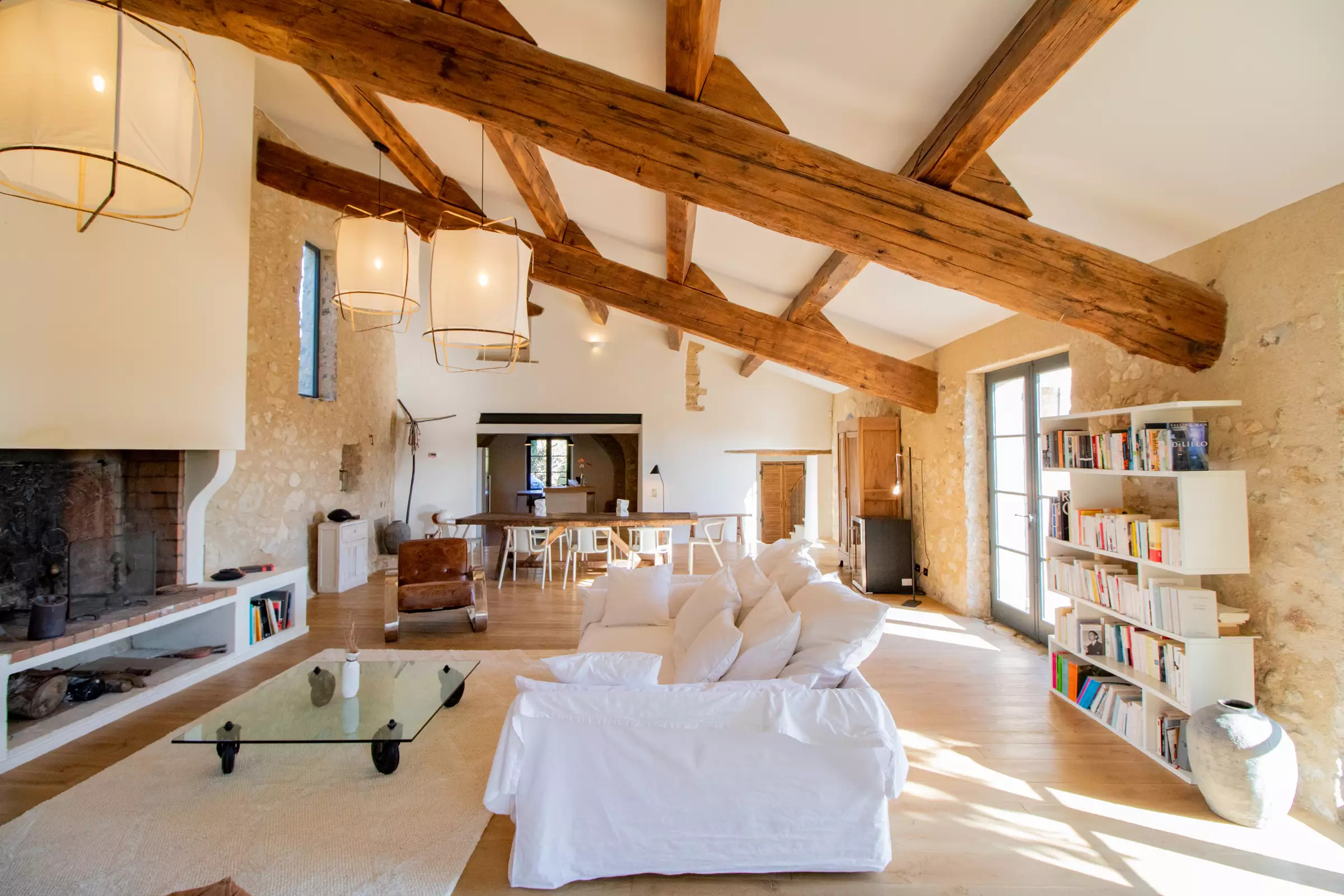 salon maison en pierres rénovée Provence salon maison en pierres rénovée Provence