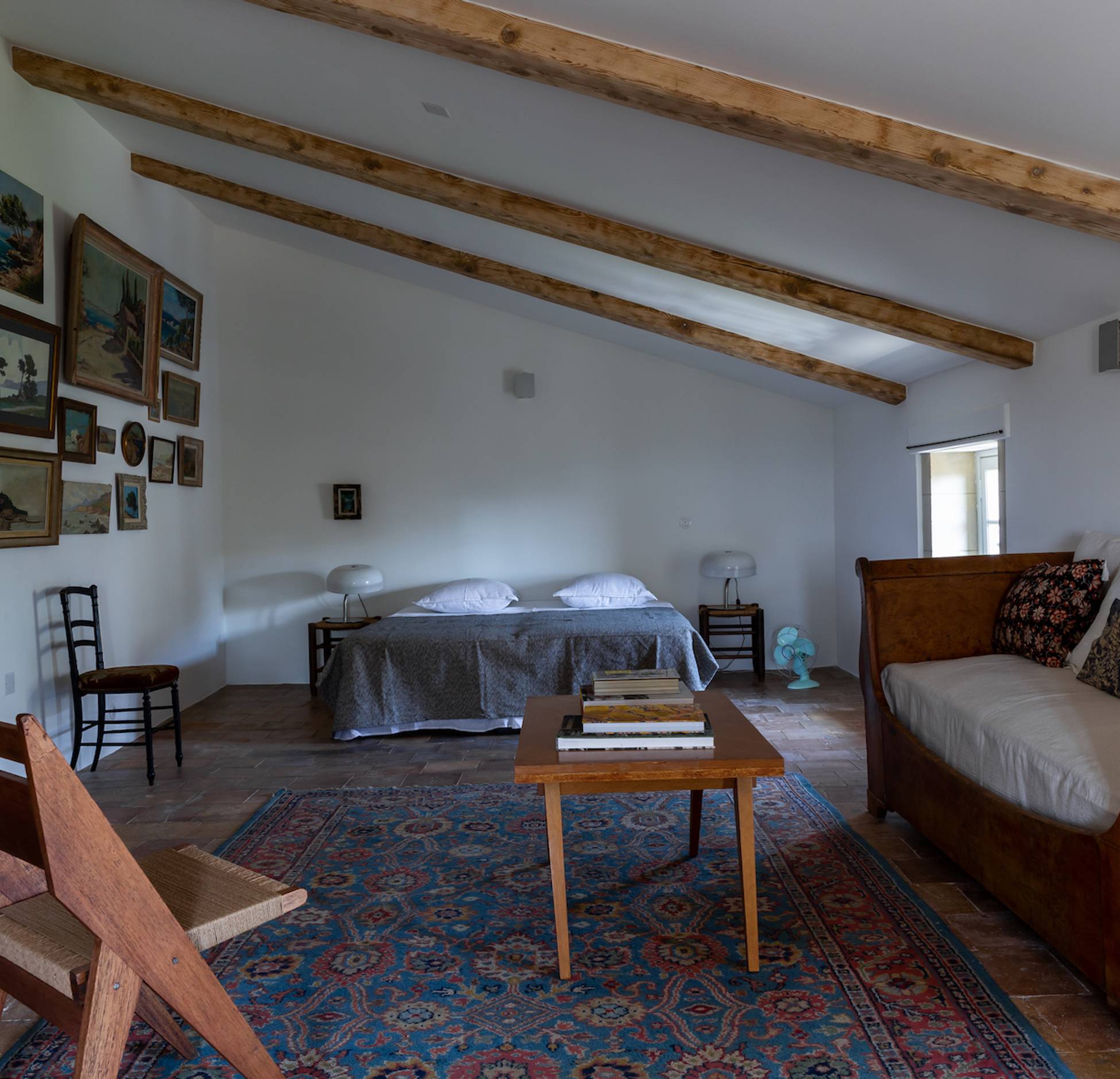 chambre avec poutres maison rénovée en Provence chambre avec poutres maison rénovée en Provence