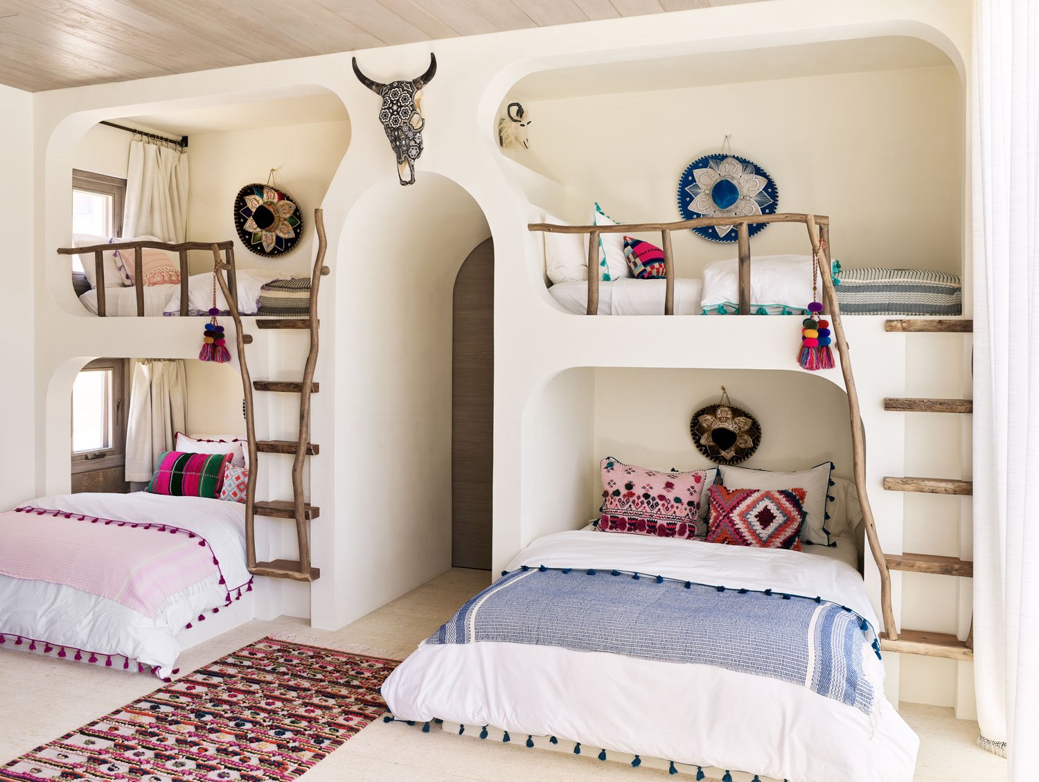 chambre d'enfant à quatre lits décoration ethnique chic