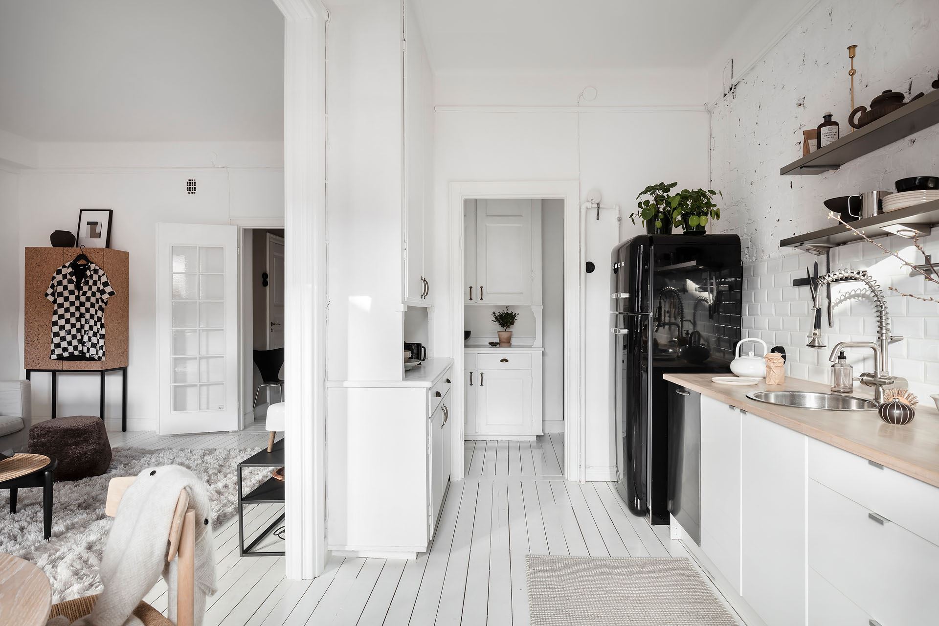 cuisine ouverte avec parquet peint