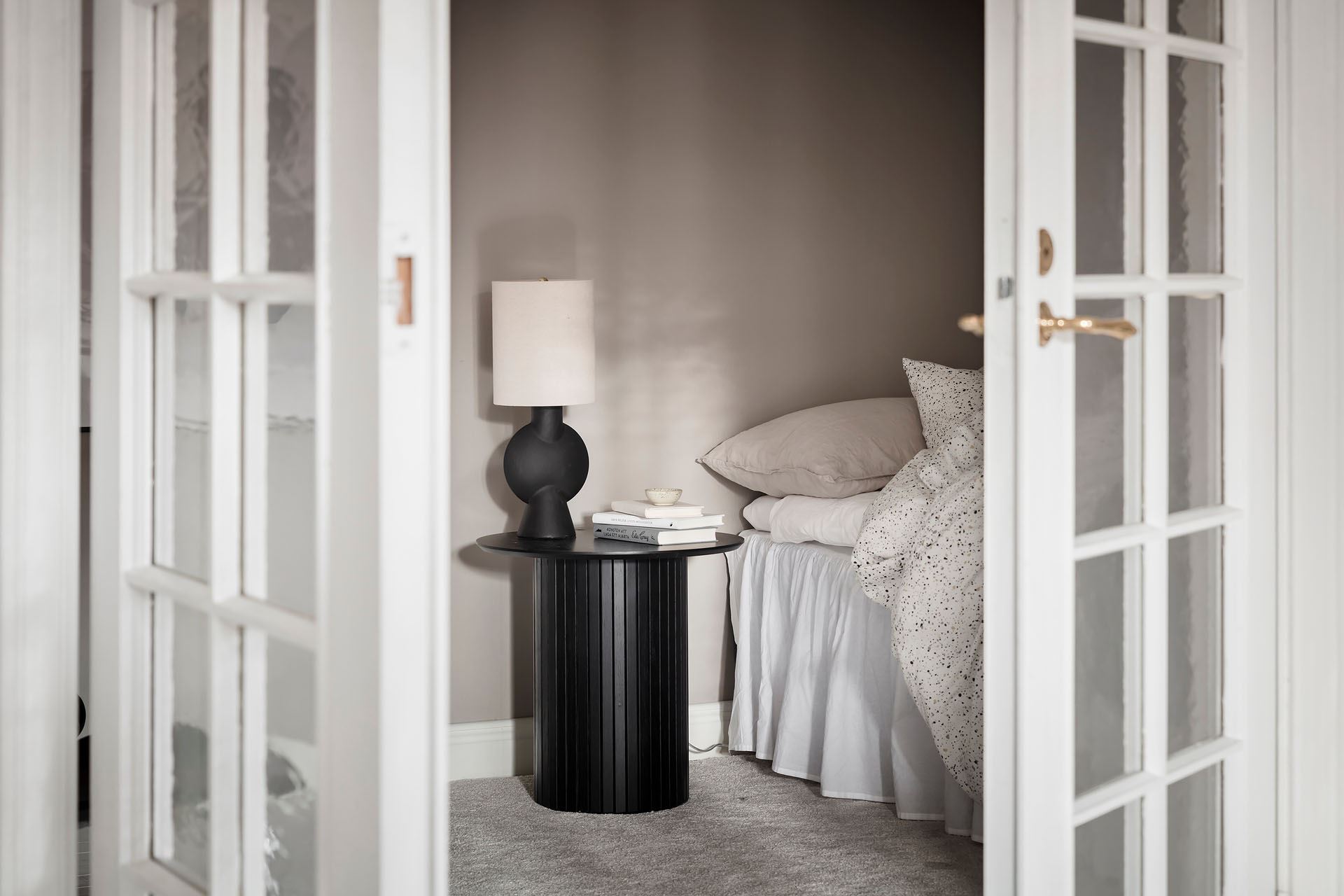 chambre avec portes vitrées