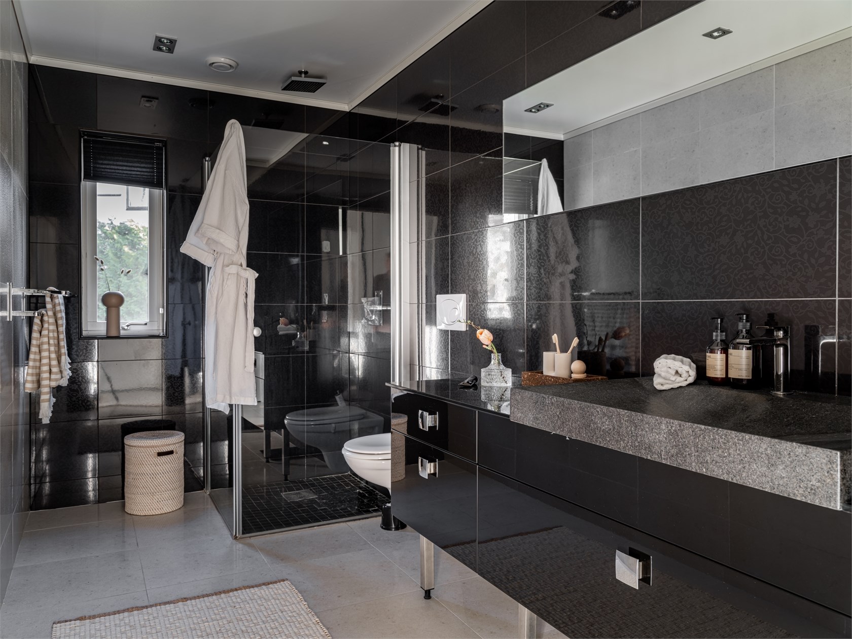 salle de bain noire décoration design salle de bain noire décoration design