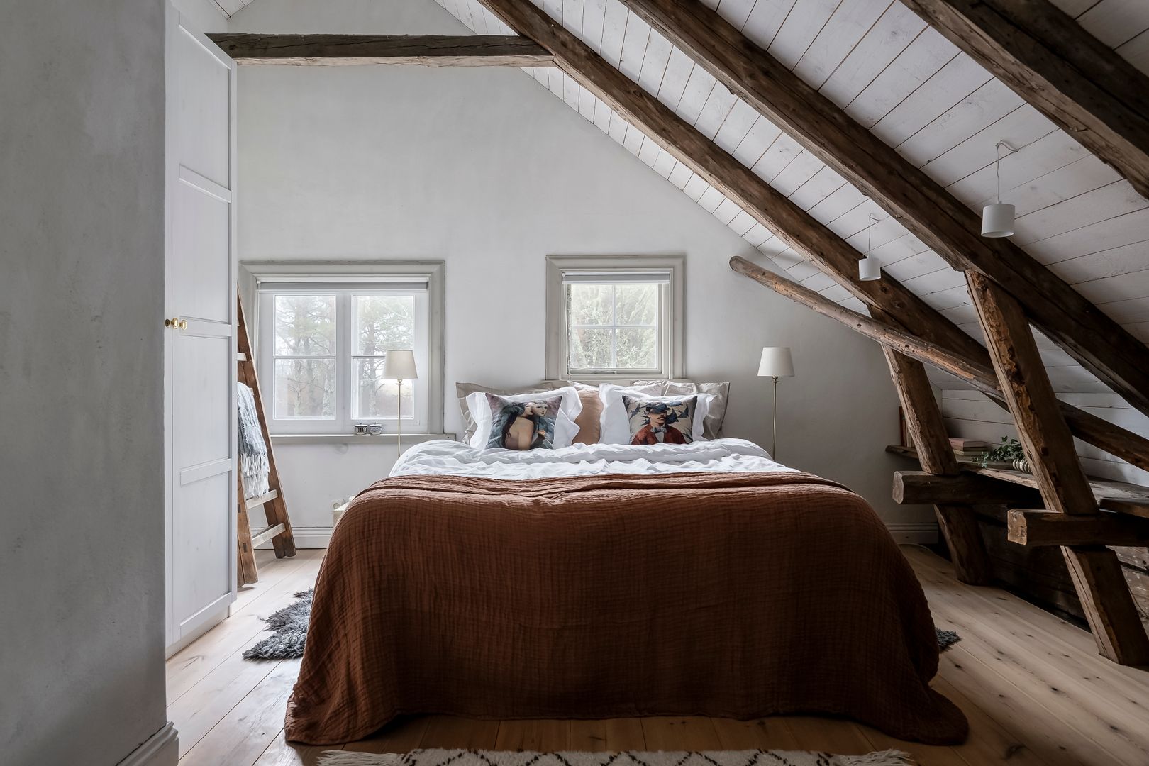 chambre sous combles maison en bois rénovée chambre sous combles maison en bois rénovée