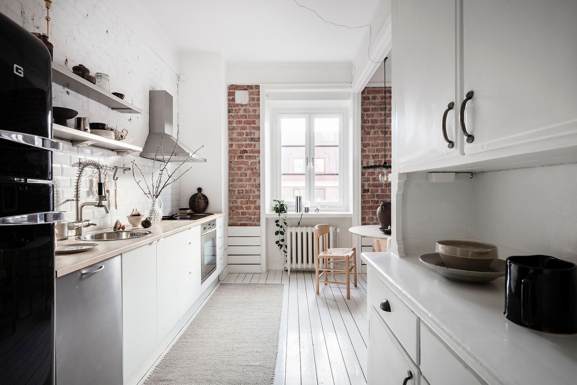 cuisine ouverte avec parquet peint
