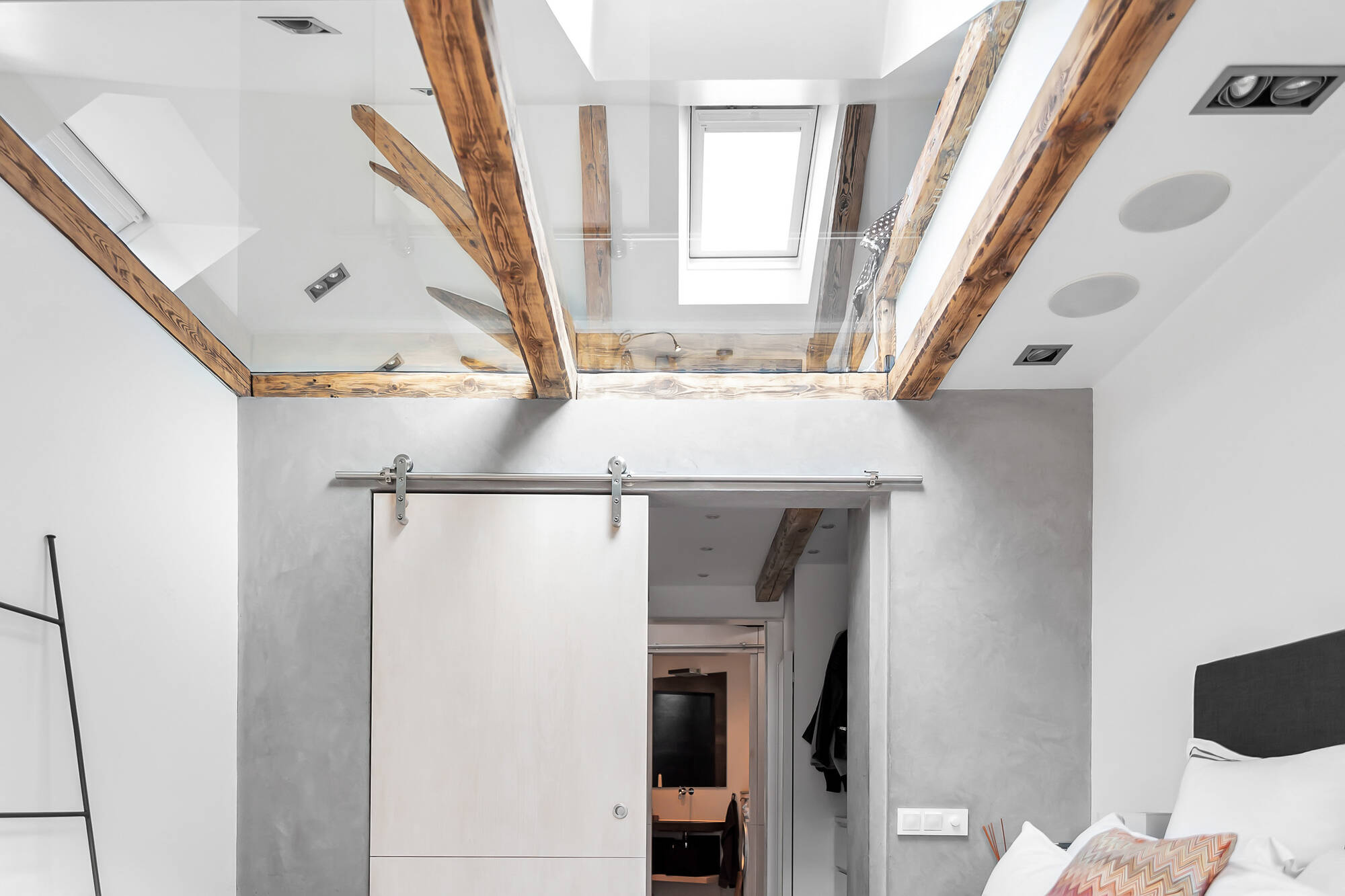 chambre appartement au plafond de verre