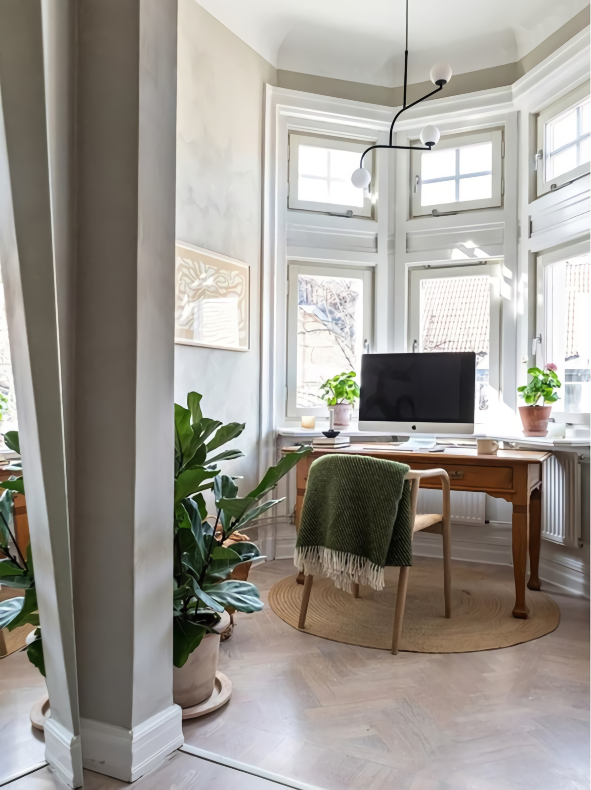 bureau dans bow window