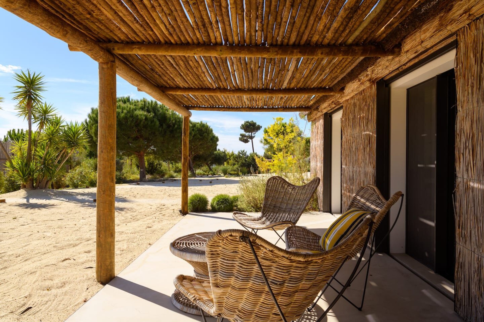 terrasse abritée avec pergola en bois