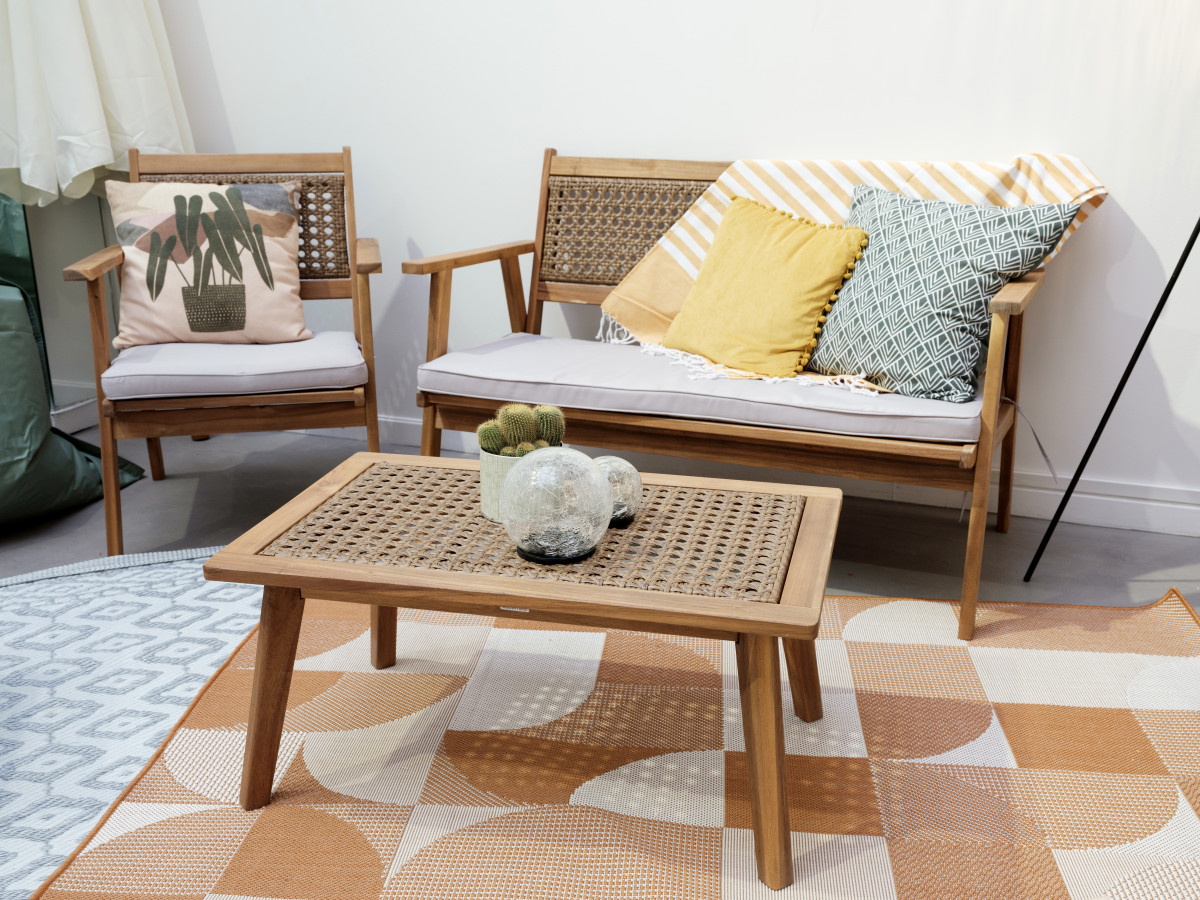 terrasse avec mobilier cannage