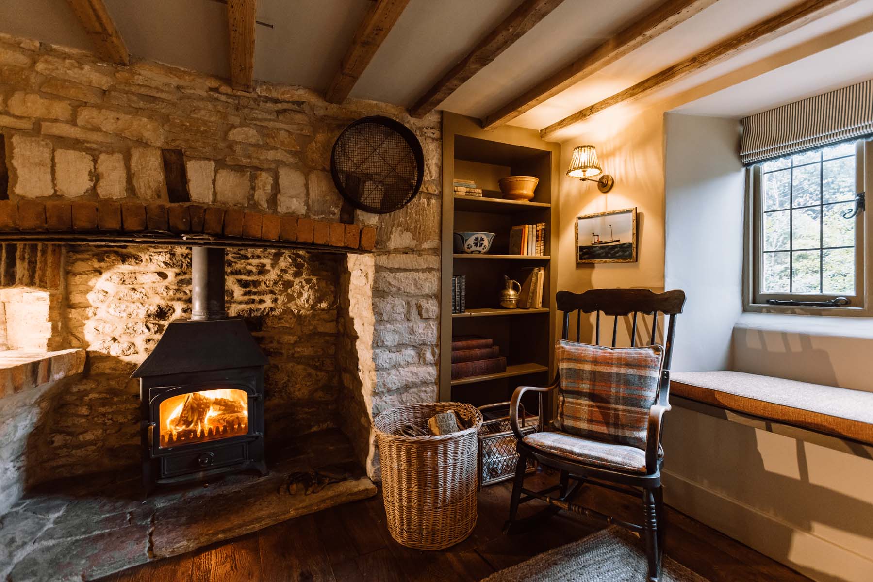 salon avec poutres cottage anglais