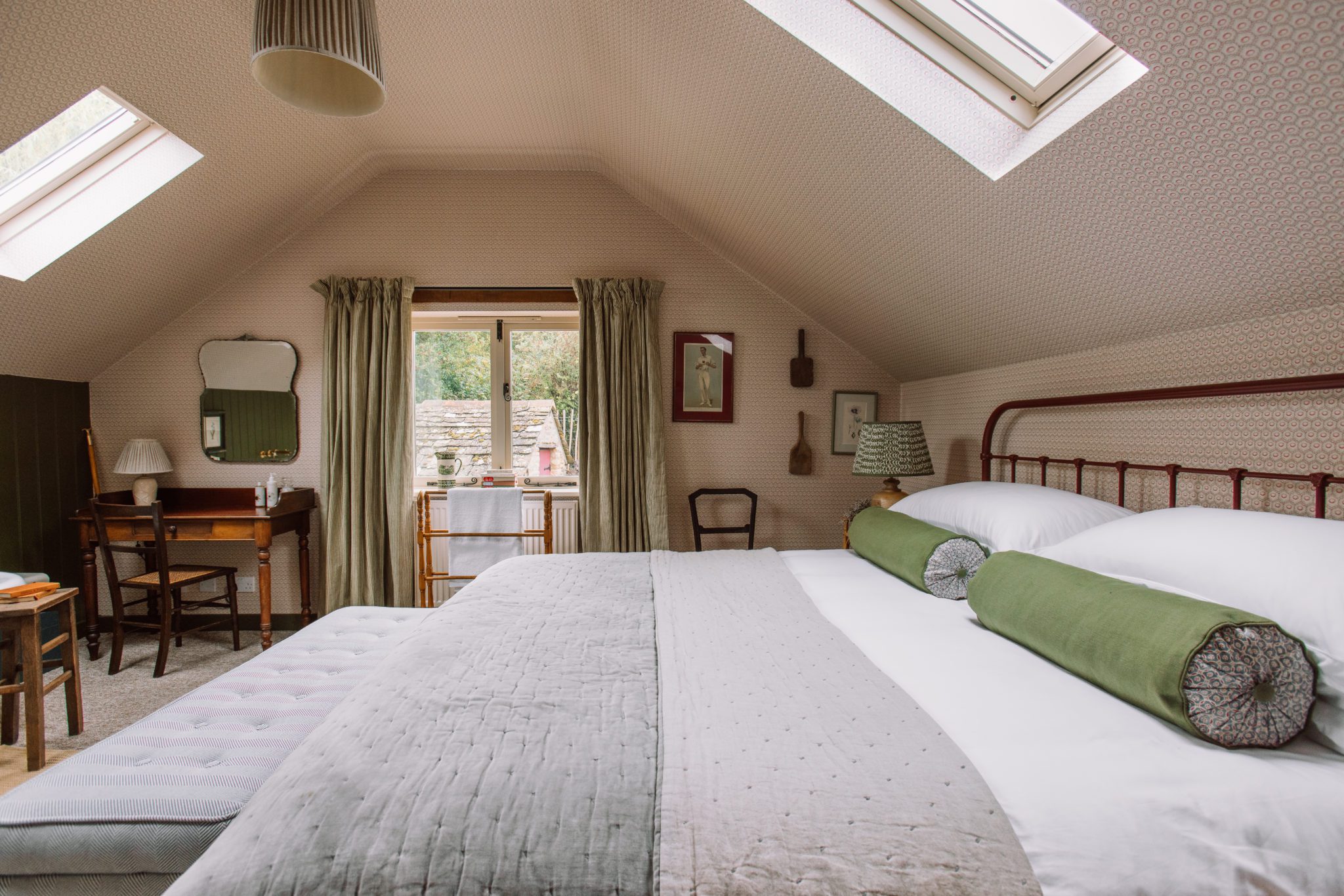 chambre sous combles décoration rustique