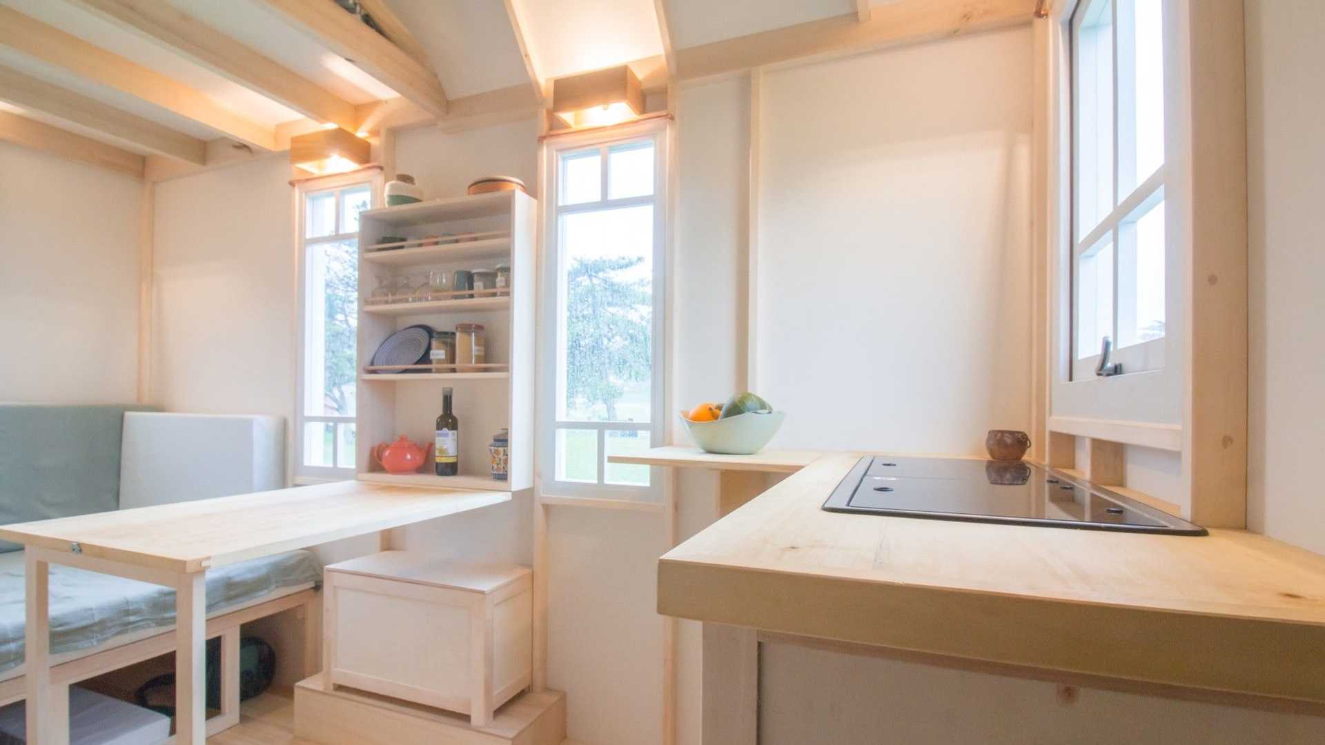 salon avec mezzanine Tiny House Cahute 8m2 salon avec mezzanine Tiny House Cahute 8m2