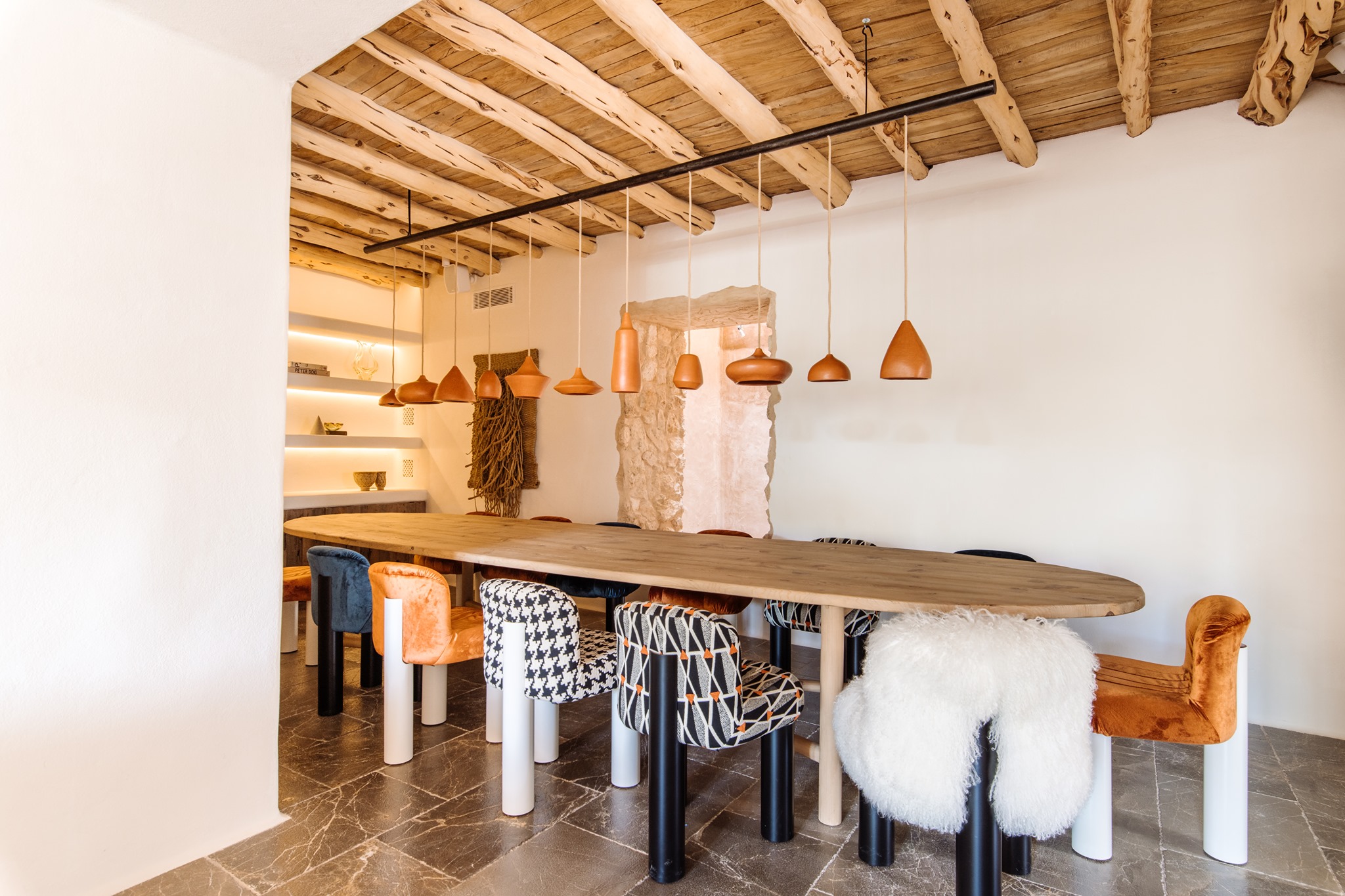 salle à manger maison en pierres rénovée