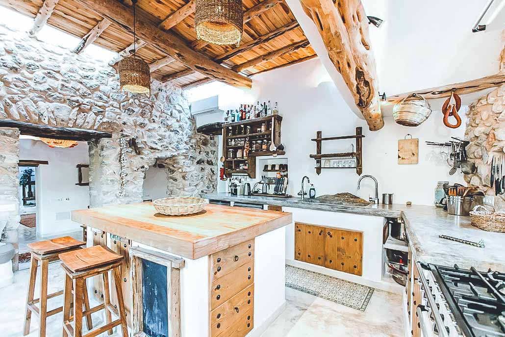 cuisine maison rénovée en pierres cuisine maison rénovée en pierres