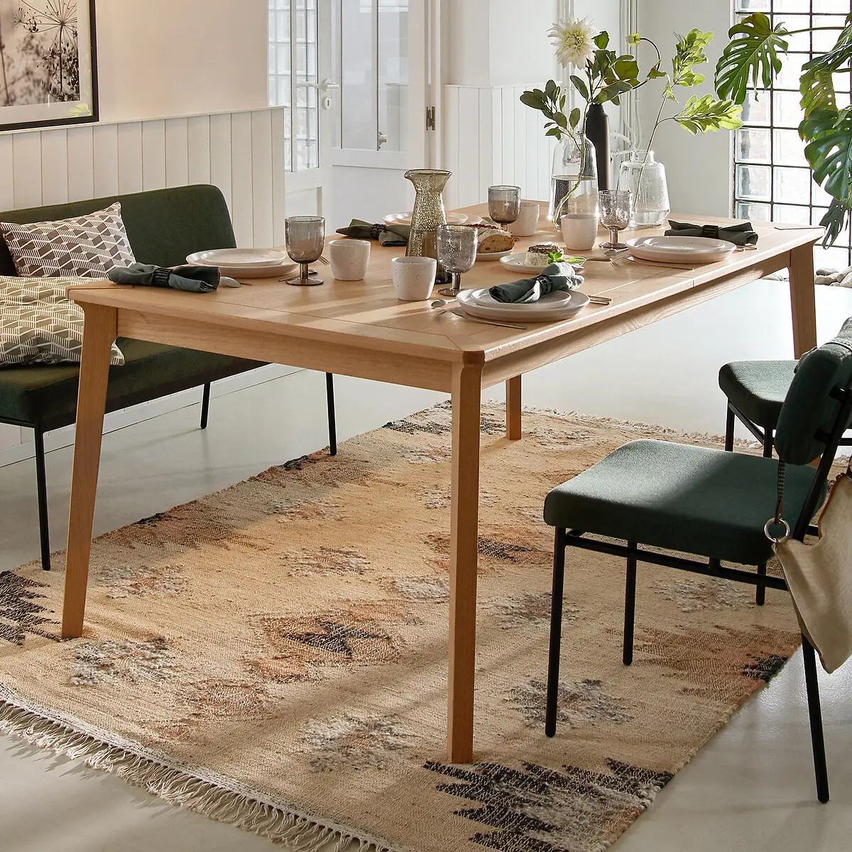 salle à manger avec tapis